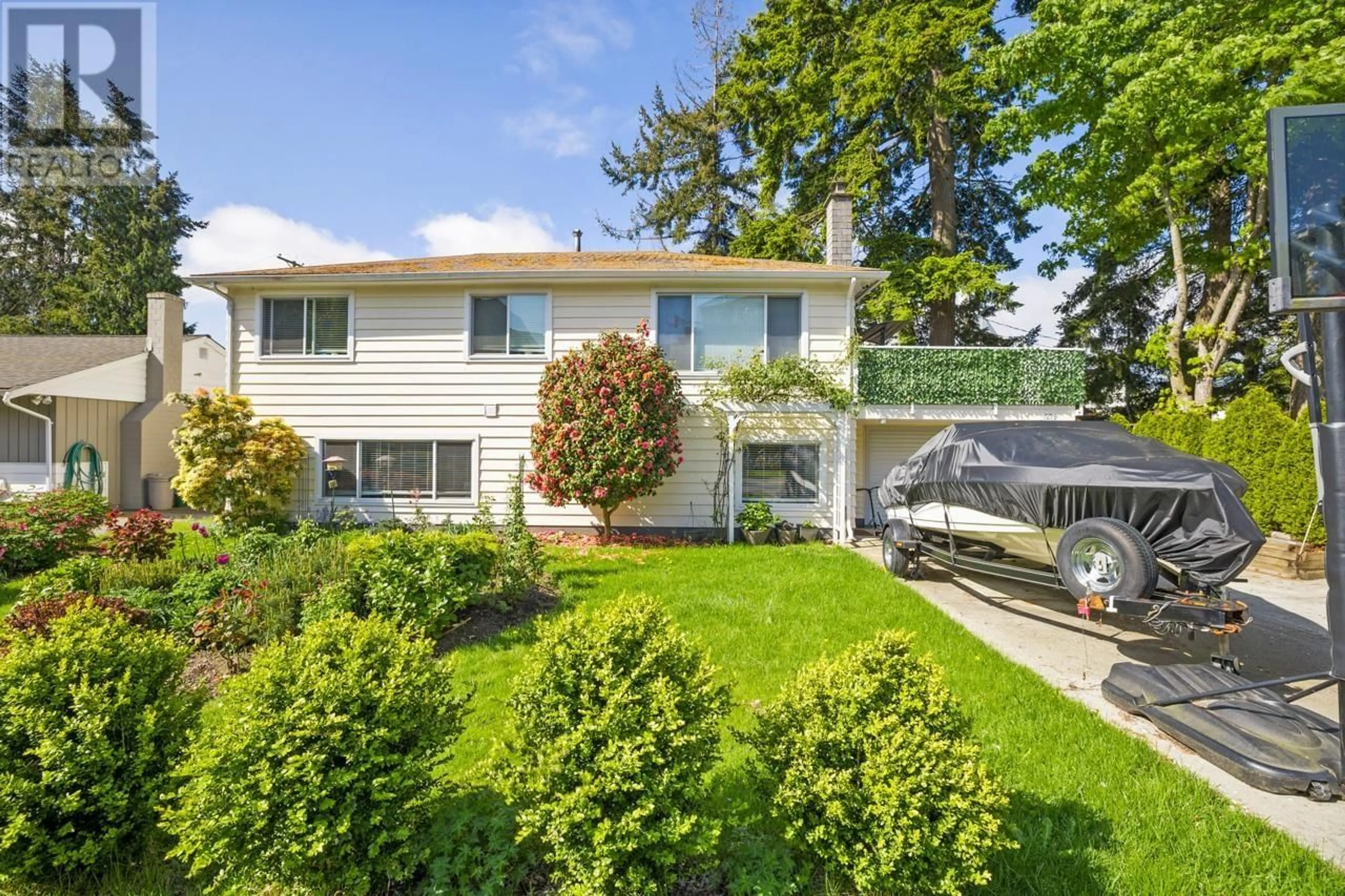 A pic from outside/outdoor area/front of a property/back of a property/a pic from drone, street for 1279 HUNTER ROAD, Delta British Columbia V4L1Y9