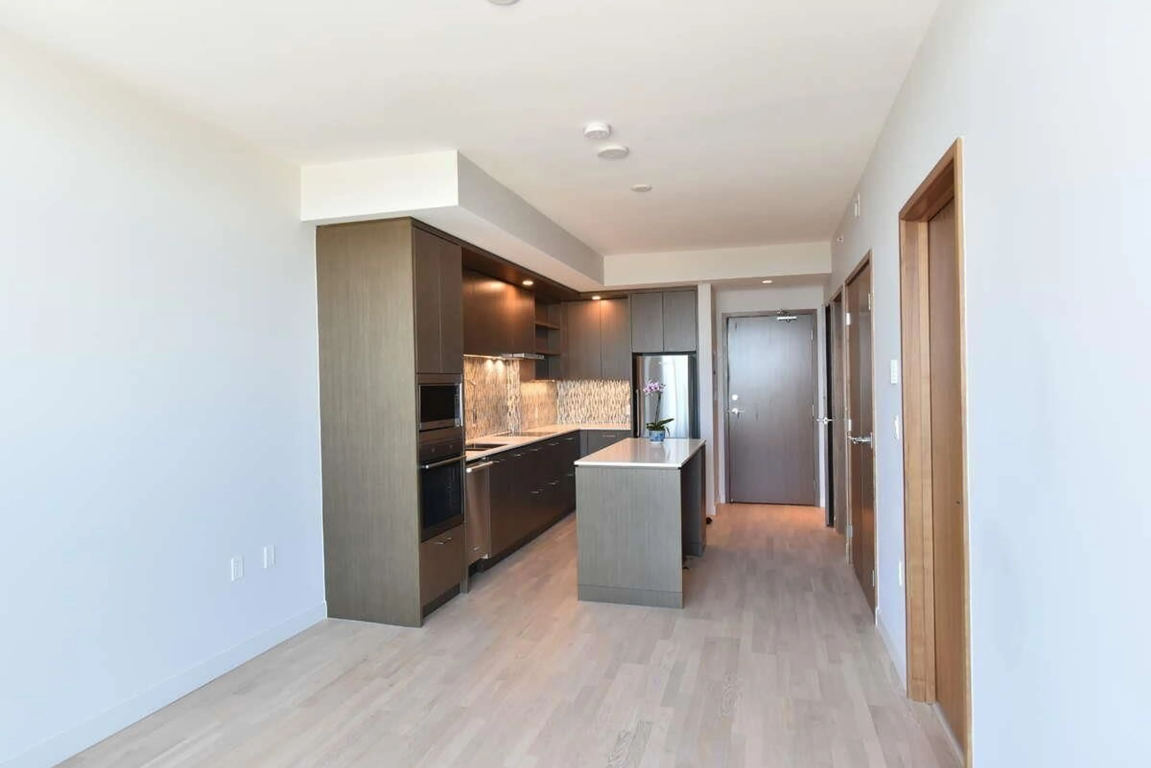 Open concept kitchen, unknown for 4304 - 13495 CENTRAL, Surrey British Columbia V3T0K2