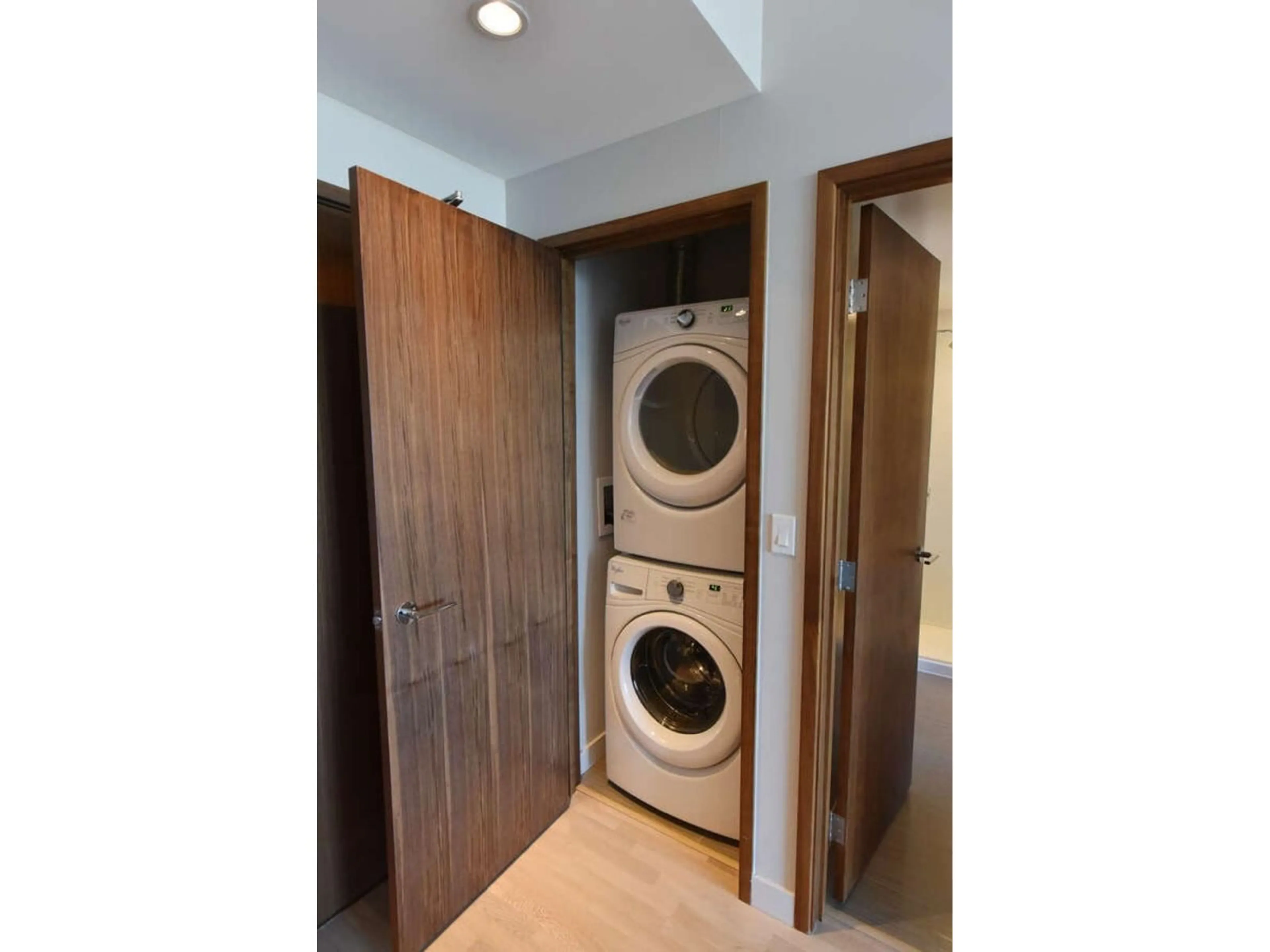 Laundry room for 4304 - 13495 CENTRAL, Surrey British Columbia V3T0K2