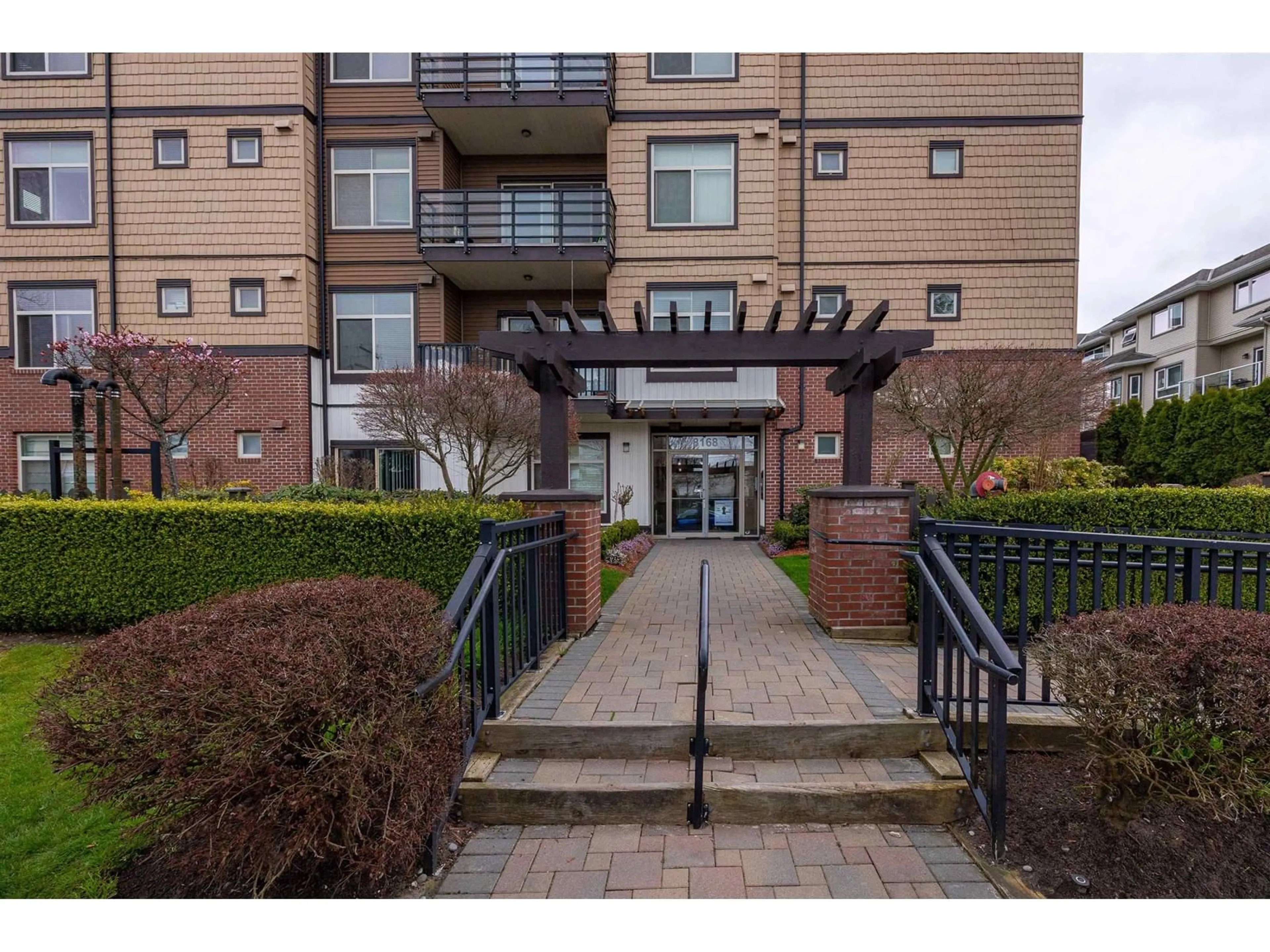 Unknown for 304 - 8168 120A, Surrey British Columbia V3W3P3