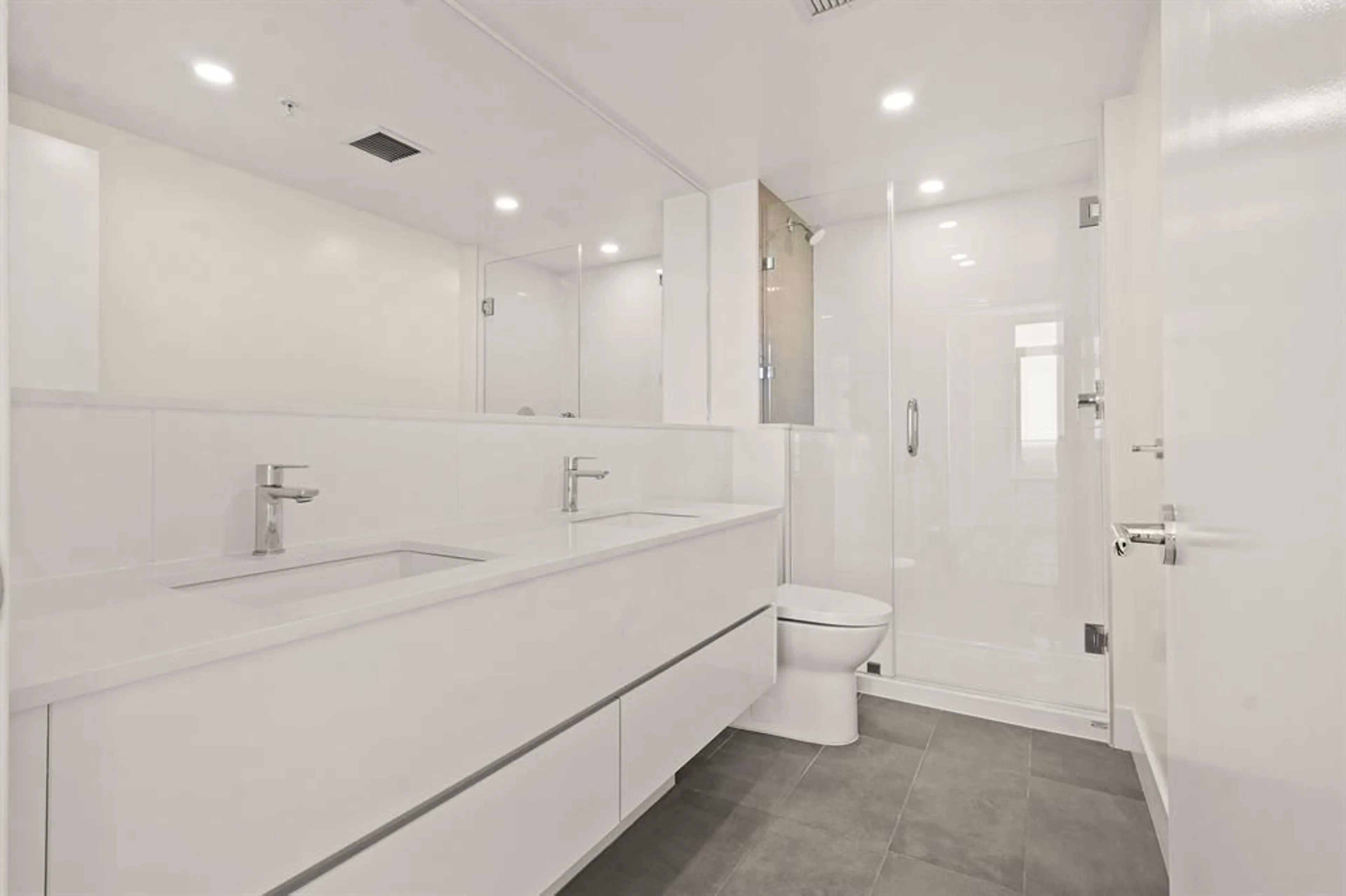 Standard bathroom, ceramic/tile floor for SL 54 - 802 10428 WHALLEY, Surrey British Columbia V3T0W2