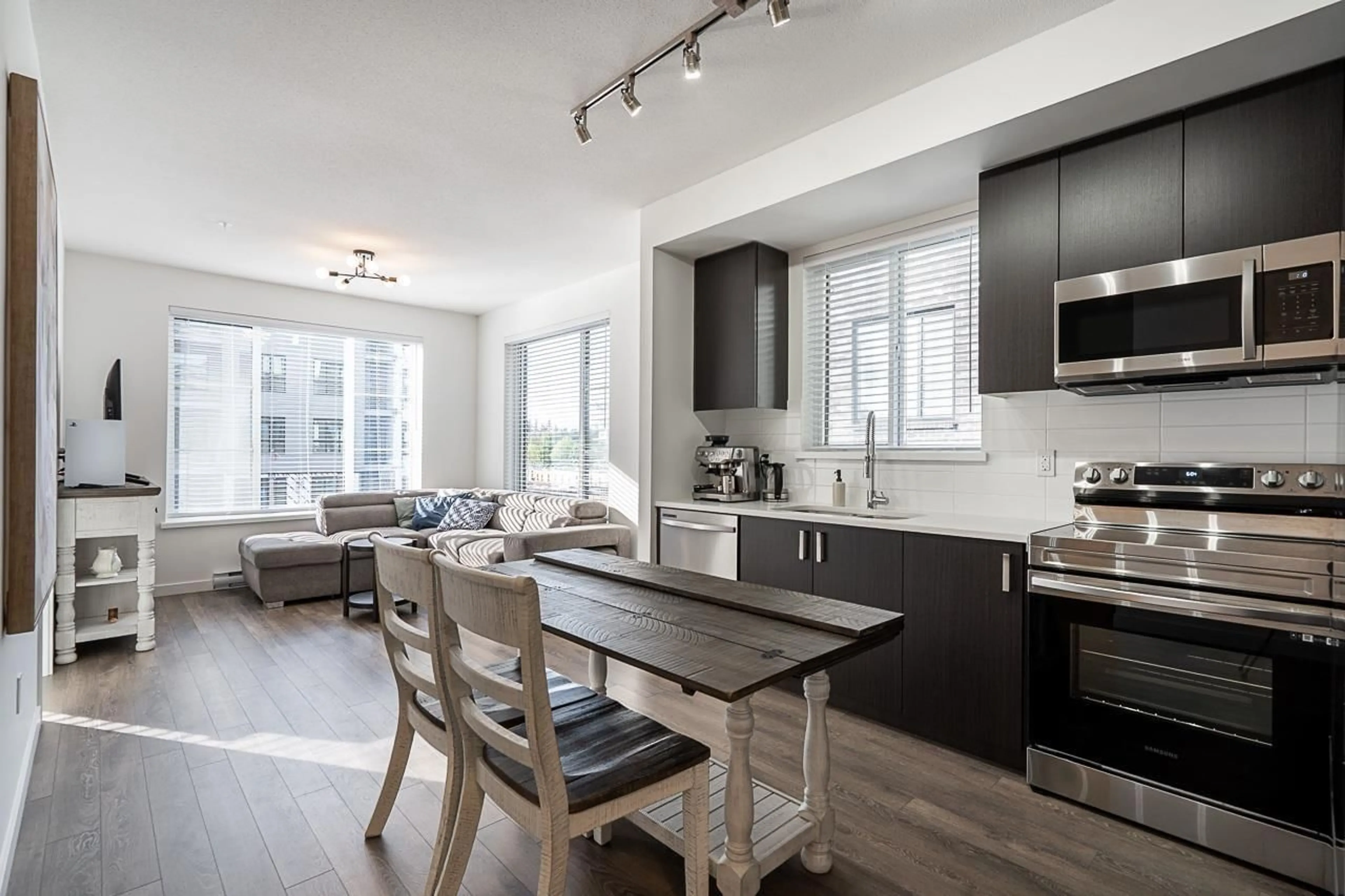 Open concept kitchen, wood/laminate floor for 305 - 15815 85TH, Surrey British Columbia V4N6X5