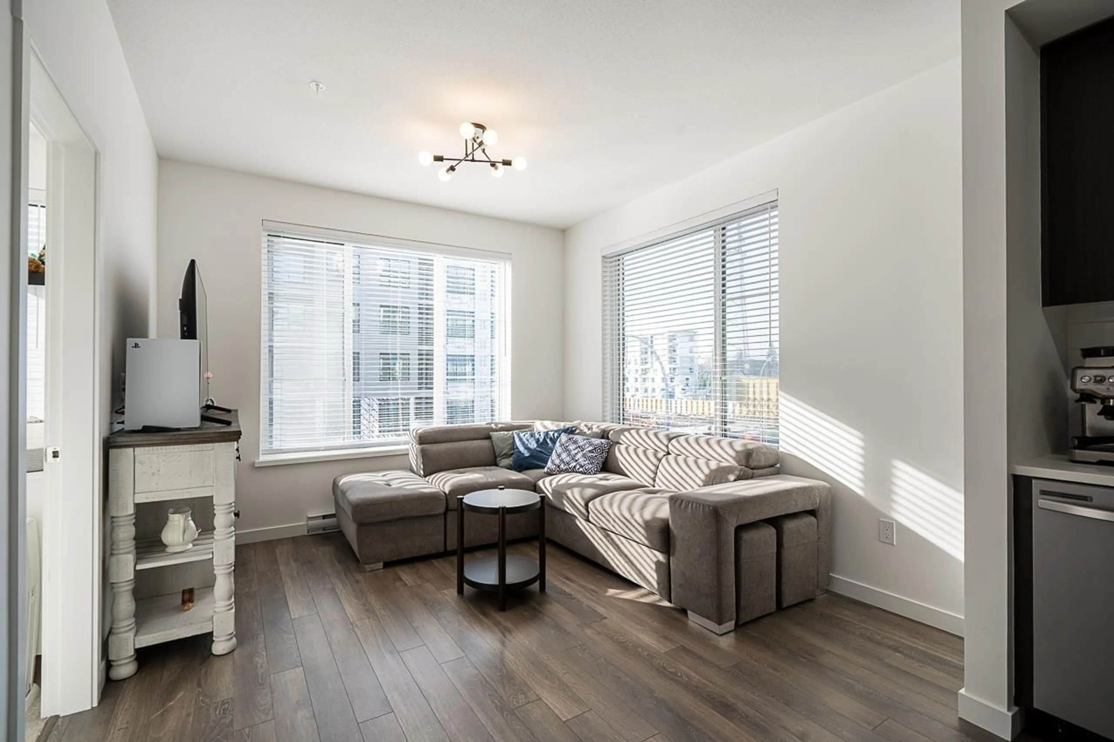 Living room with furniture, wood/laminate floor for 305 - 15815 85TH, Surrey British Columbia V4N6X5