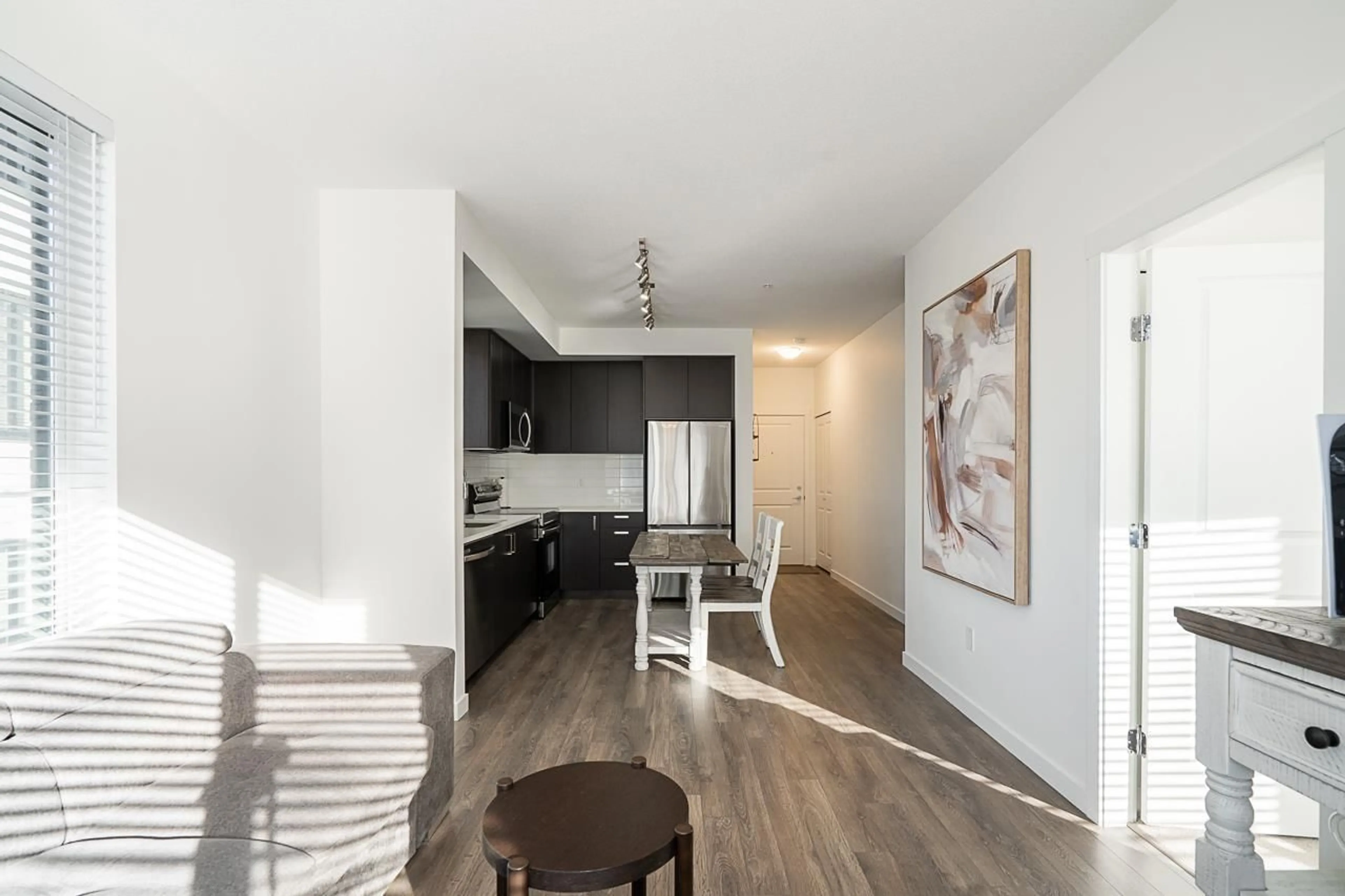 Open concept kitchen, wood/laminate floor for 305 - 15815 85TH, Surrey British Columbia V4N6X5
