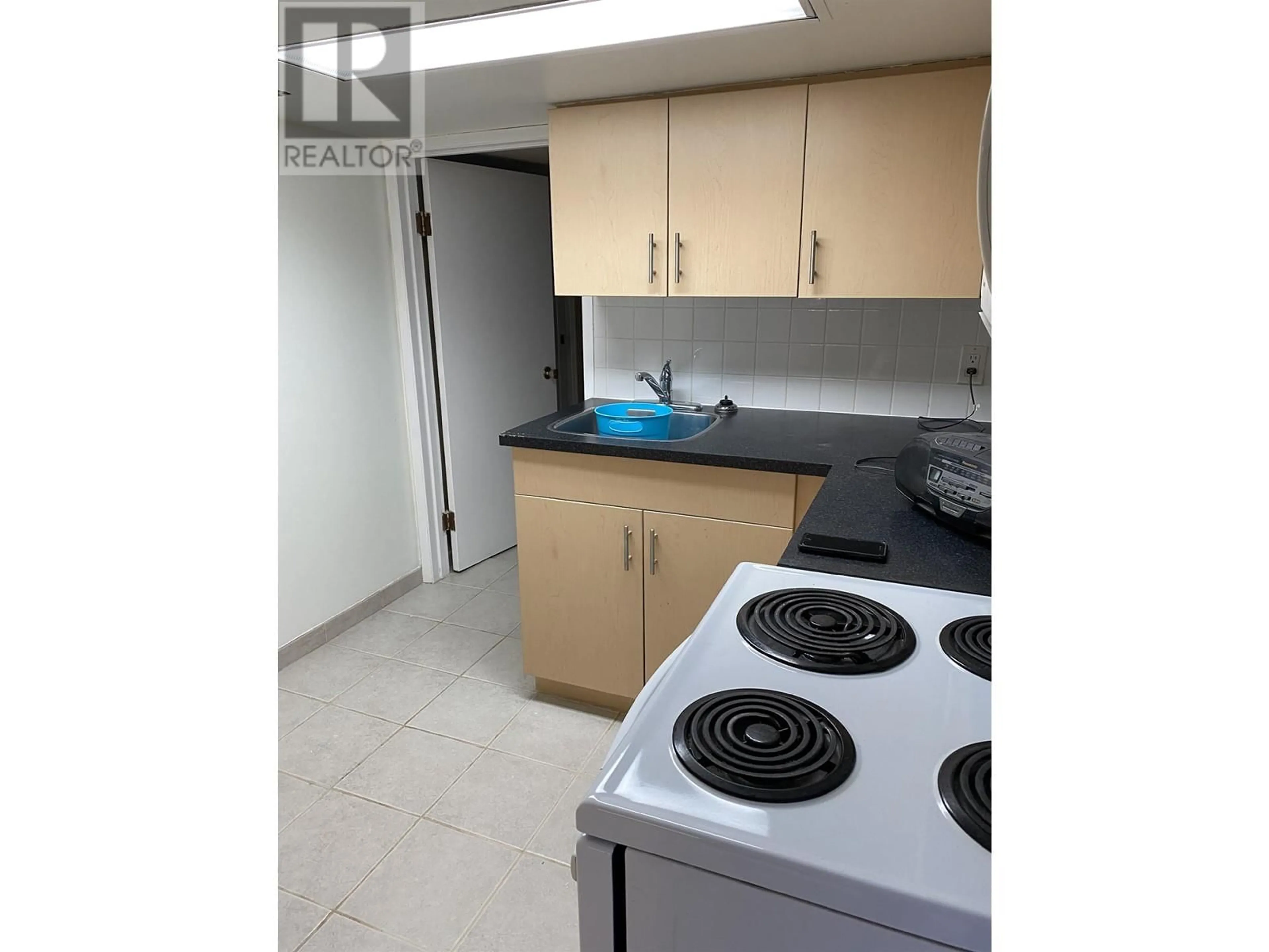 Standard kitchen, unknown for 156 53RD AVENUE, Vancouver British Columbia V5X1H8