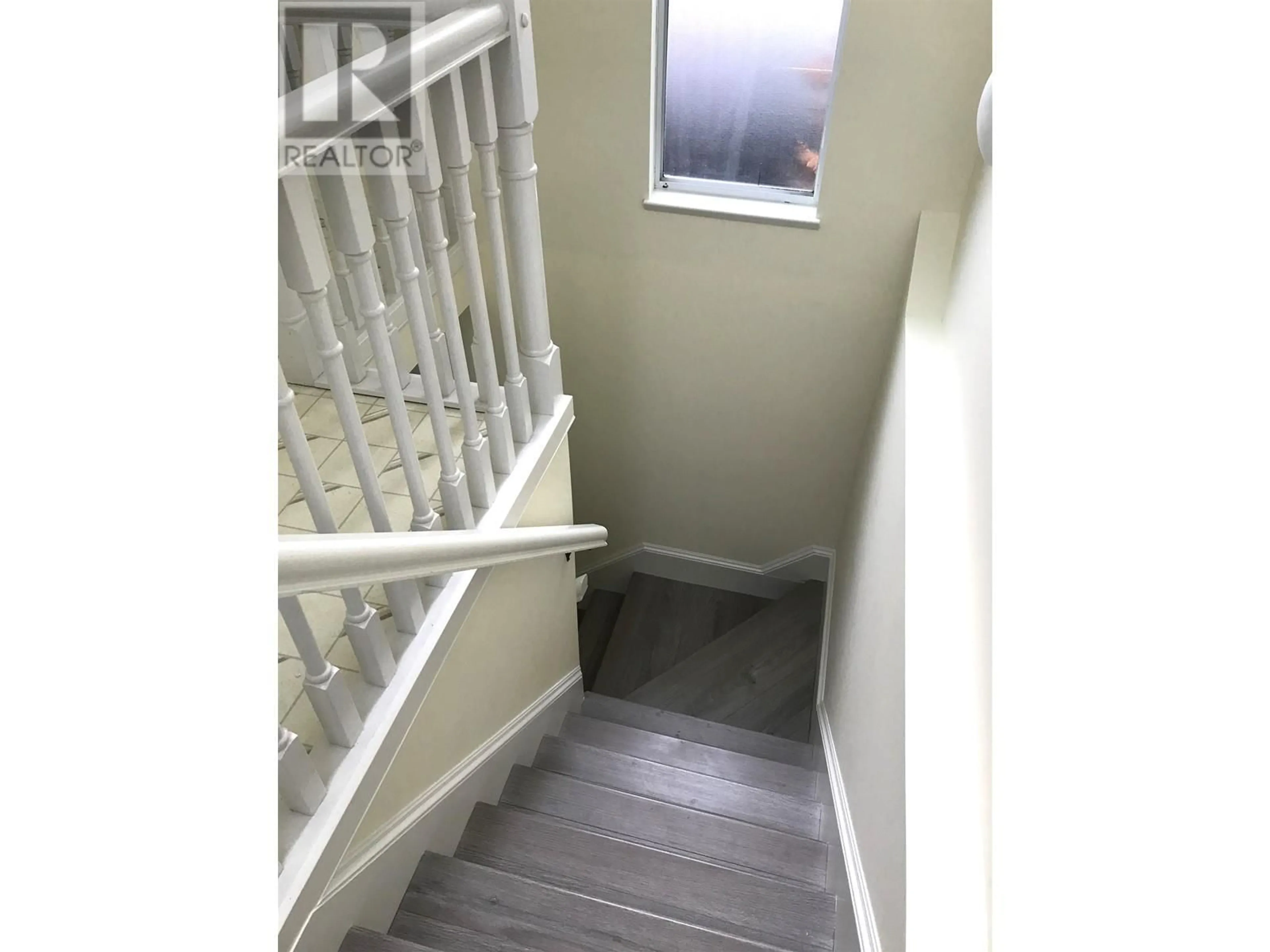 Stairs for 156 53RD AVENUE, Vancouver British Columbia V5X1H8