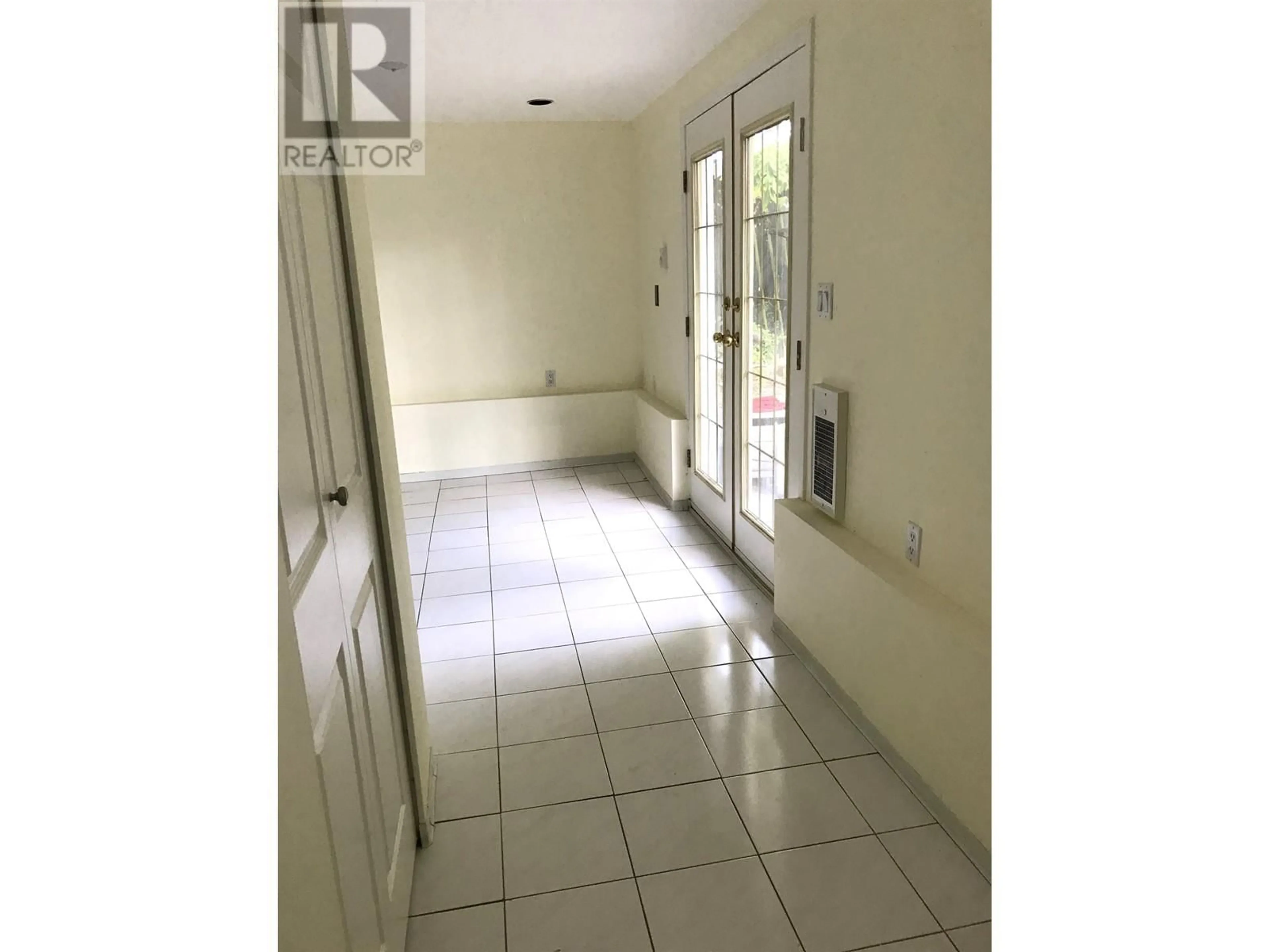 Indoor foyer for 156 53RD AVENUE, Vancouver British Columbia V5X1H8
