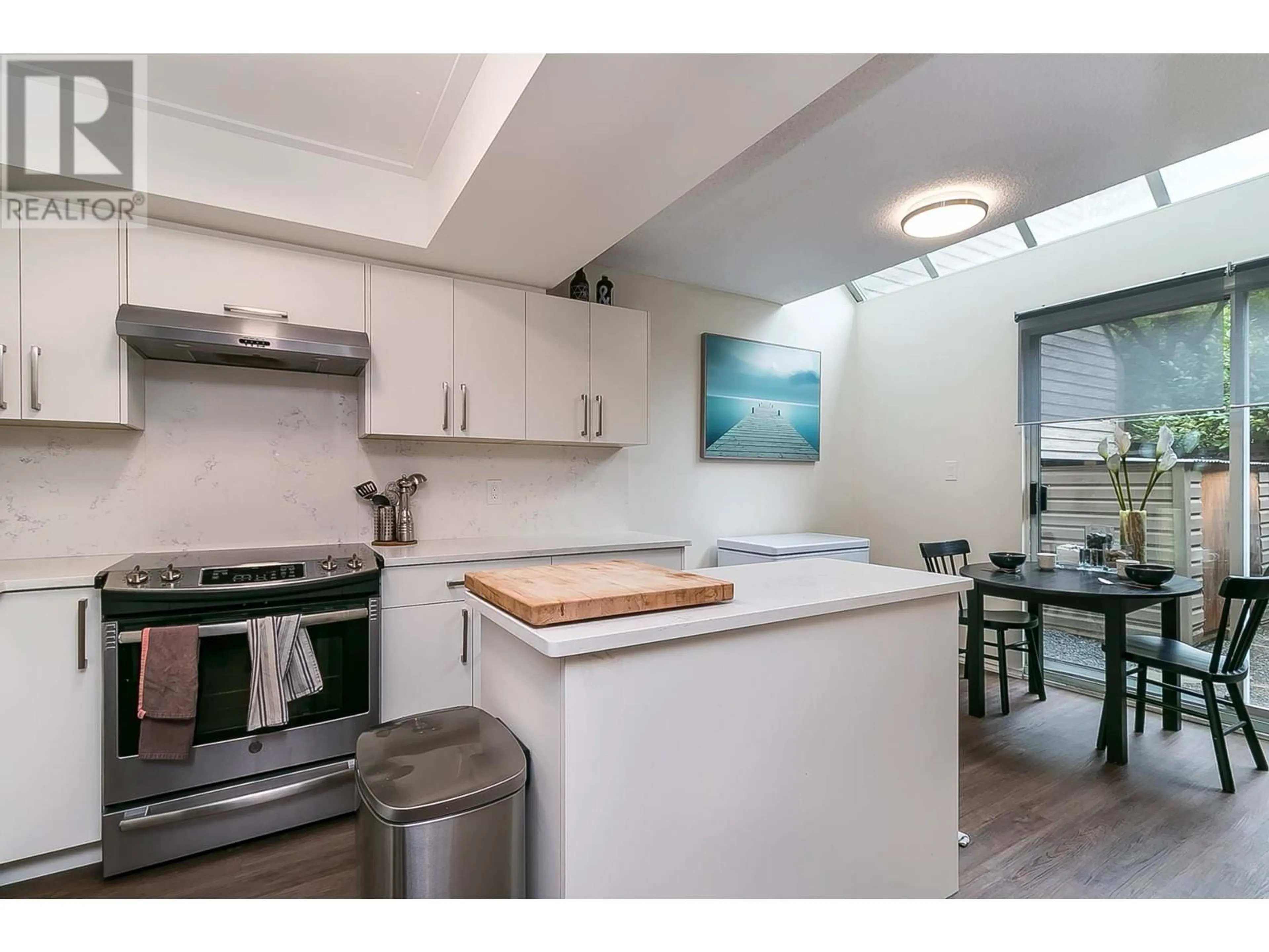 Standard kitchen, unknown for 8204 FOREST GROVE DRIVE, Burnaby British Columbia V5A4G9