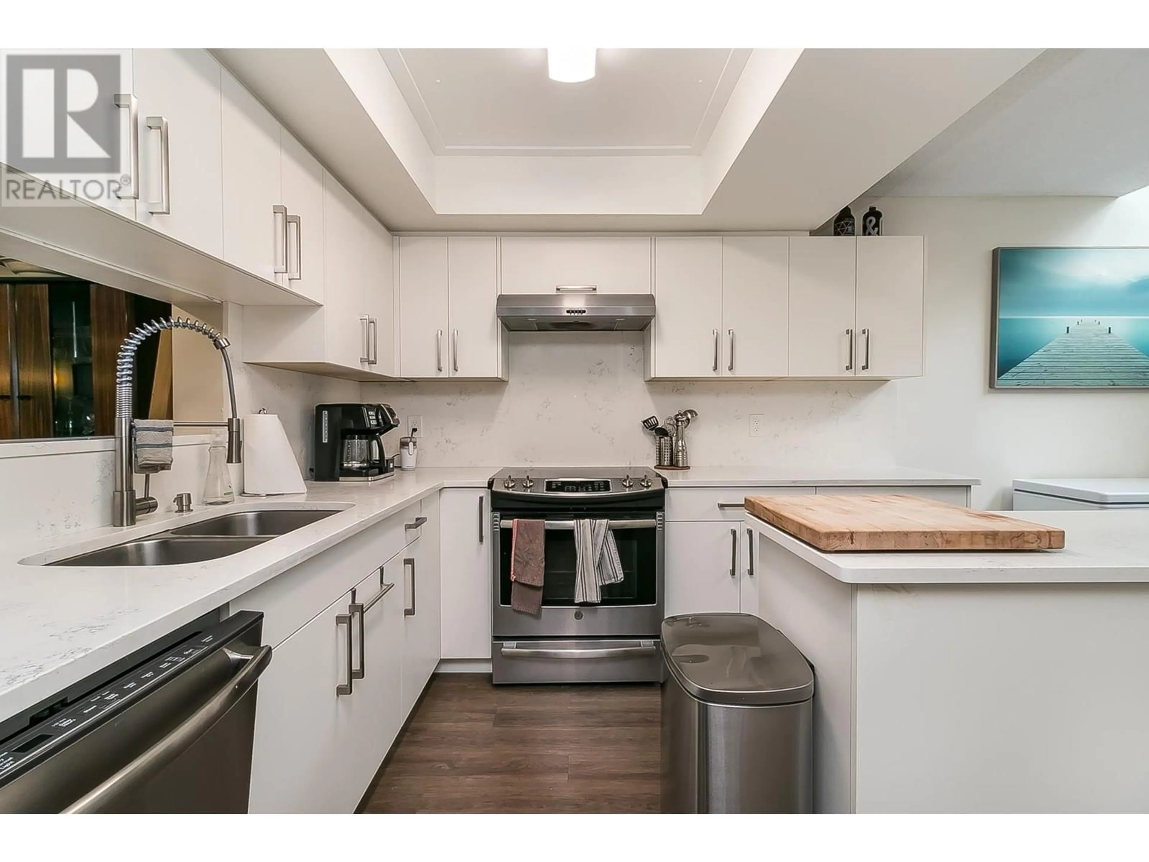 Standard kitchen, unknown for 8204 FOREST GROVE DRIVE, Burnaby British Columbia V5A4G9