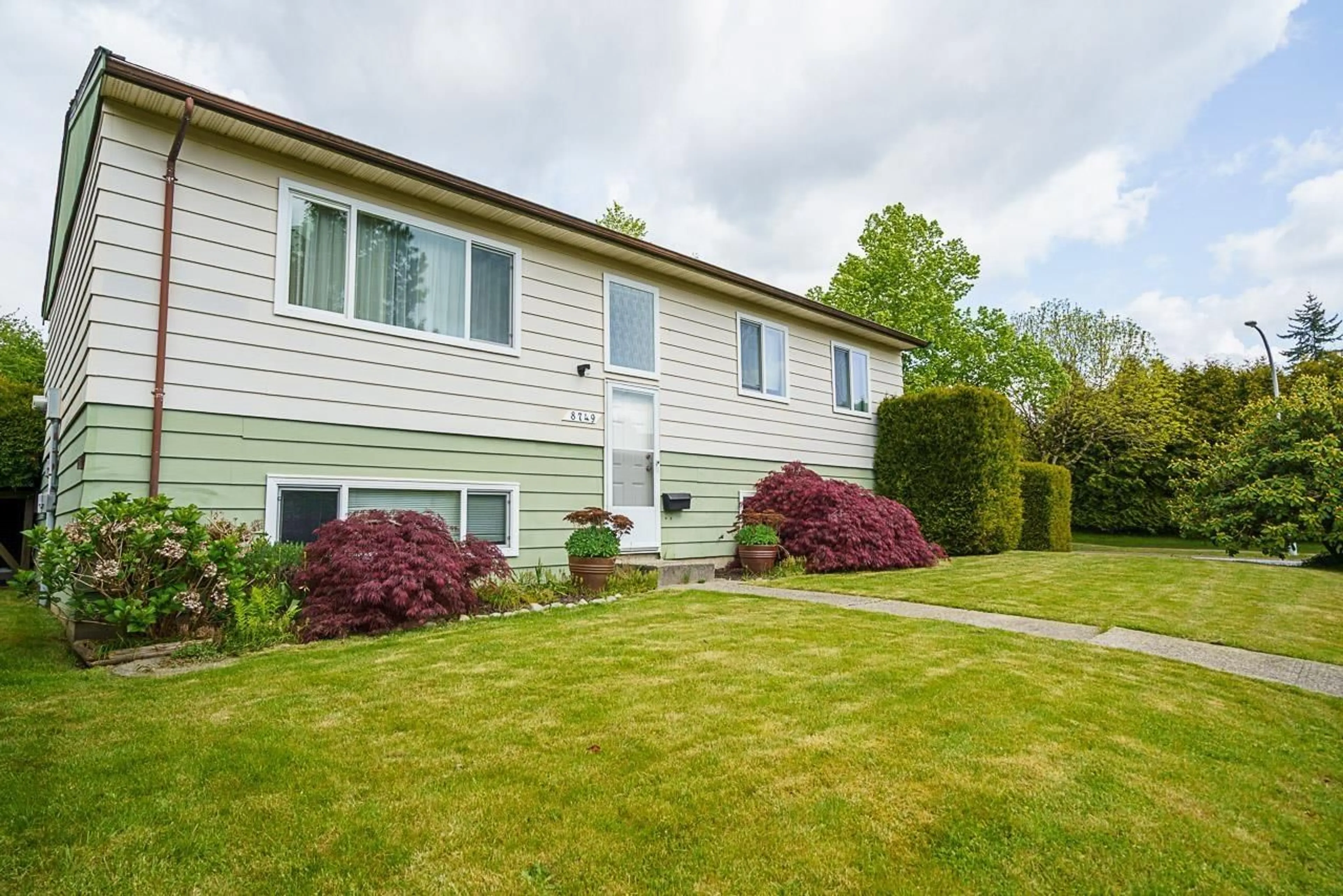 Home with vinyl exterior material, street for 8749 MILTON, Surrey British Columbia V3S5G9