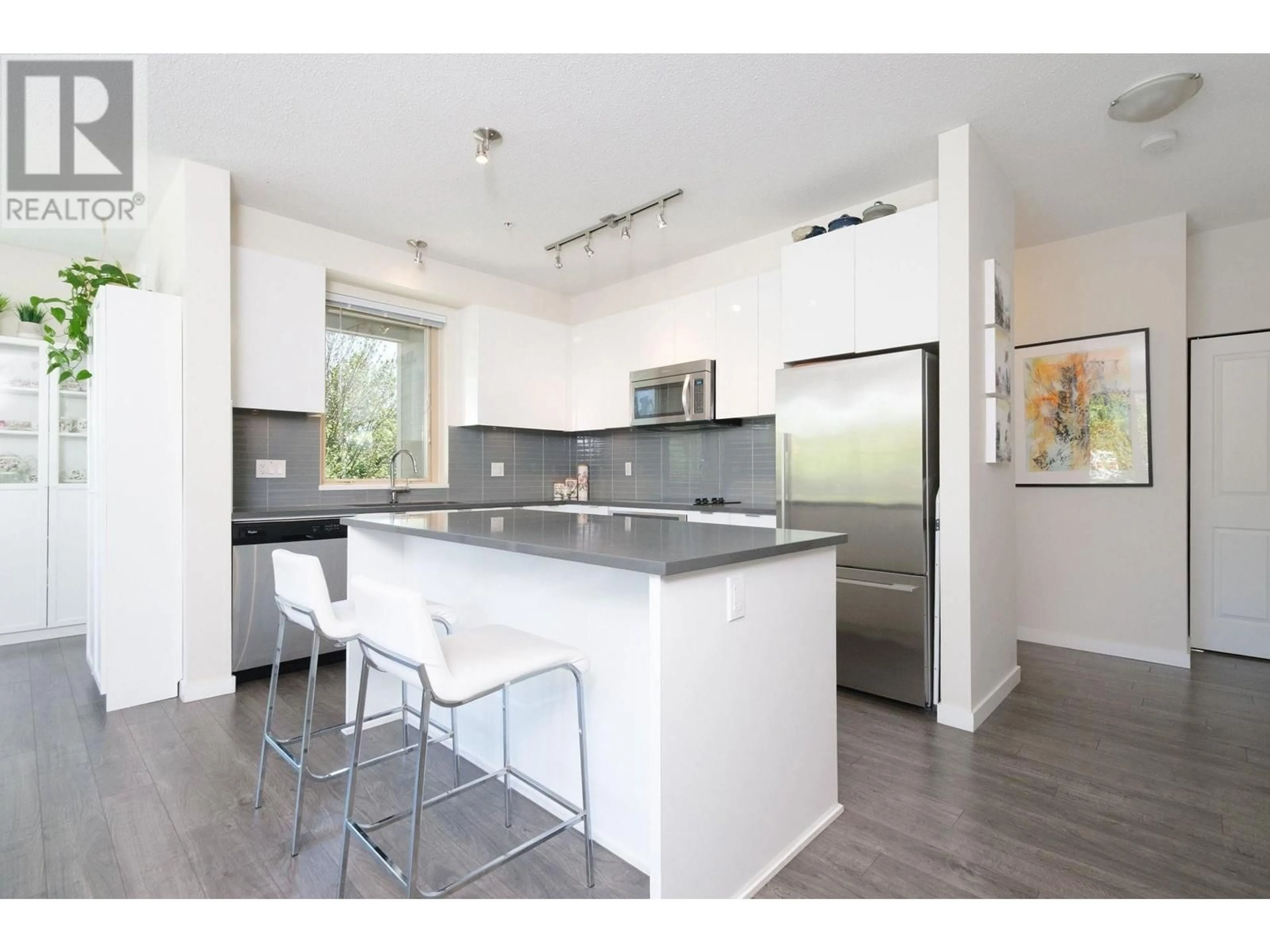 Contemporary kitchen, unknown for 219 - 2665 MOUNTAIN HIGHWAY, Vancouver British Columbia V7J0A8