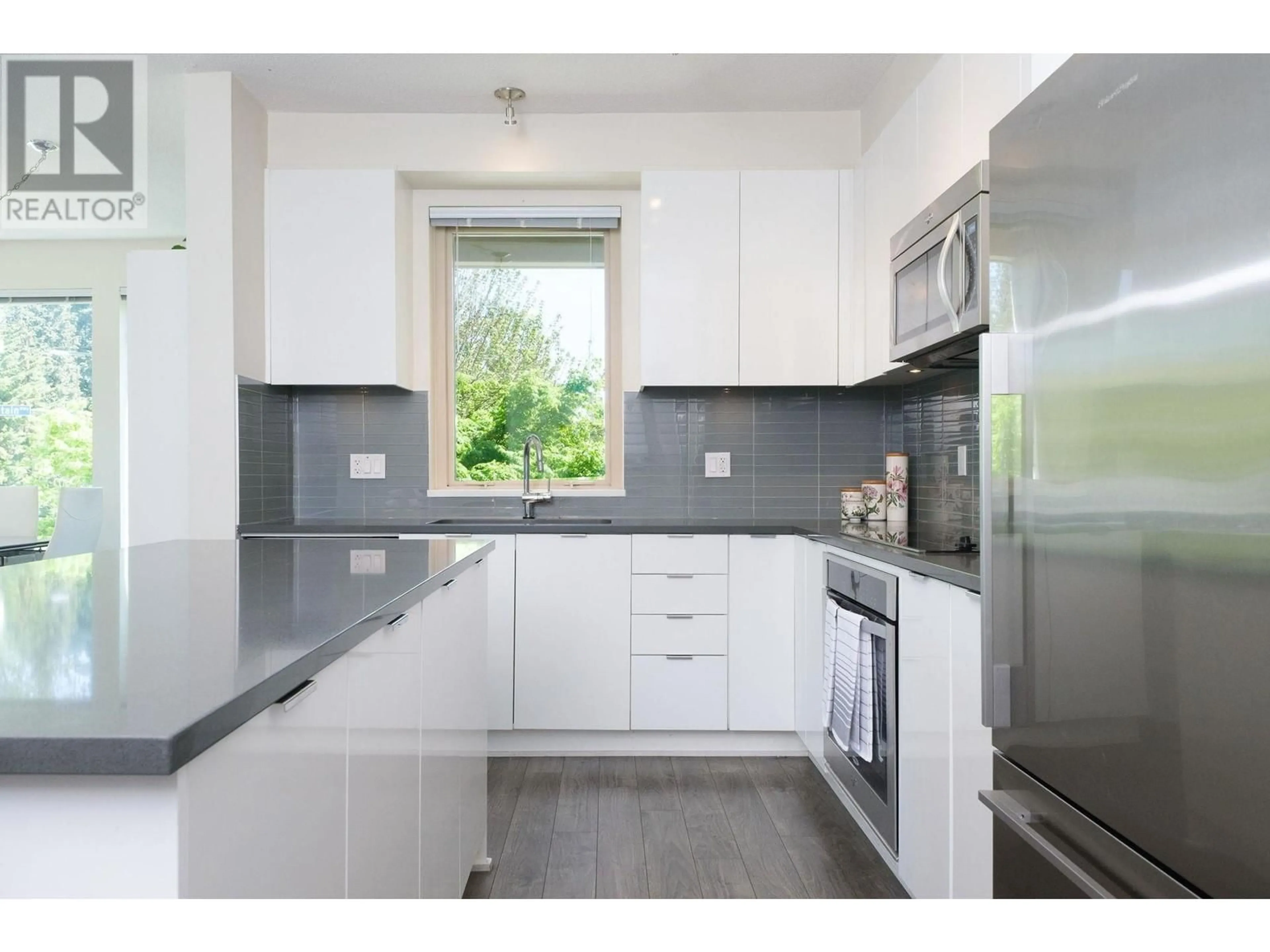 Standard kitchen, unknown for 219 - 2665 MOUNTAIN HIGHWAY, Vancouver British Columbia V7J0A8