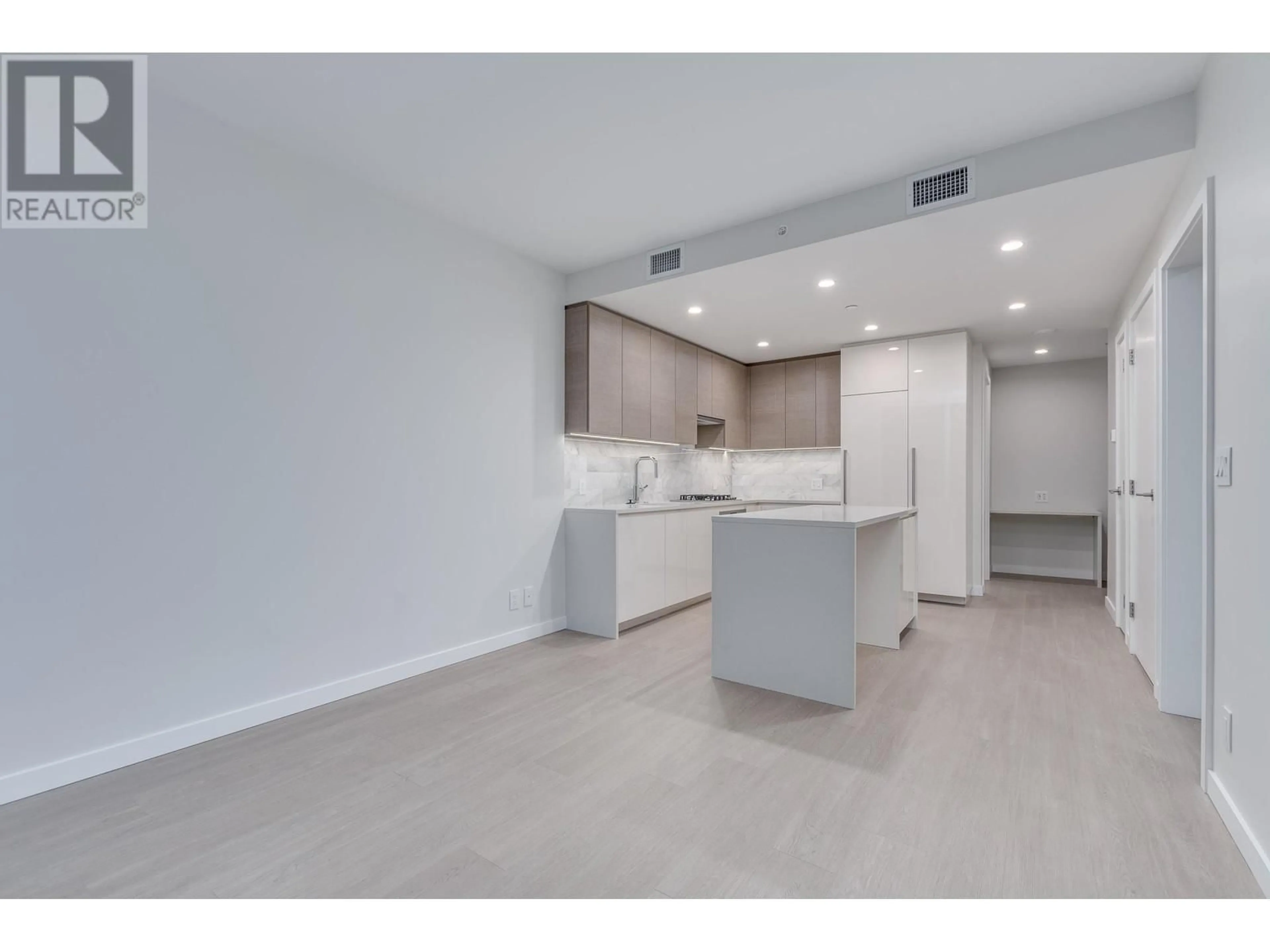 Unknown for 3511 - 2108 GILMORE AVENUE, Burnaby British Columbia V5C0N8
