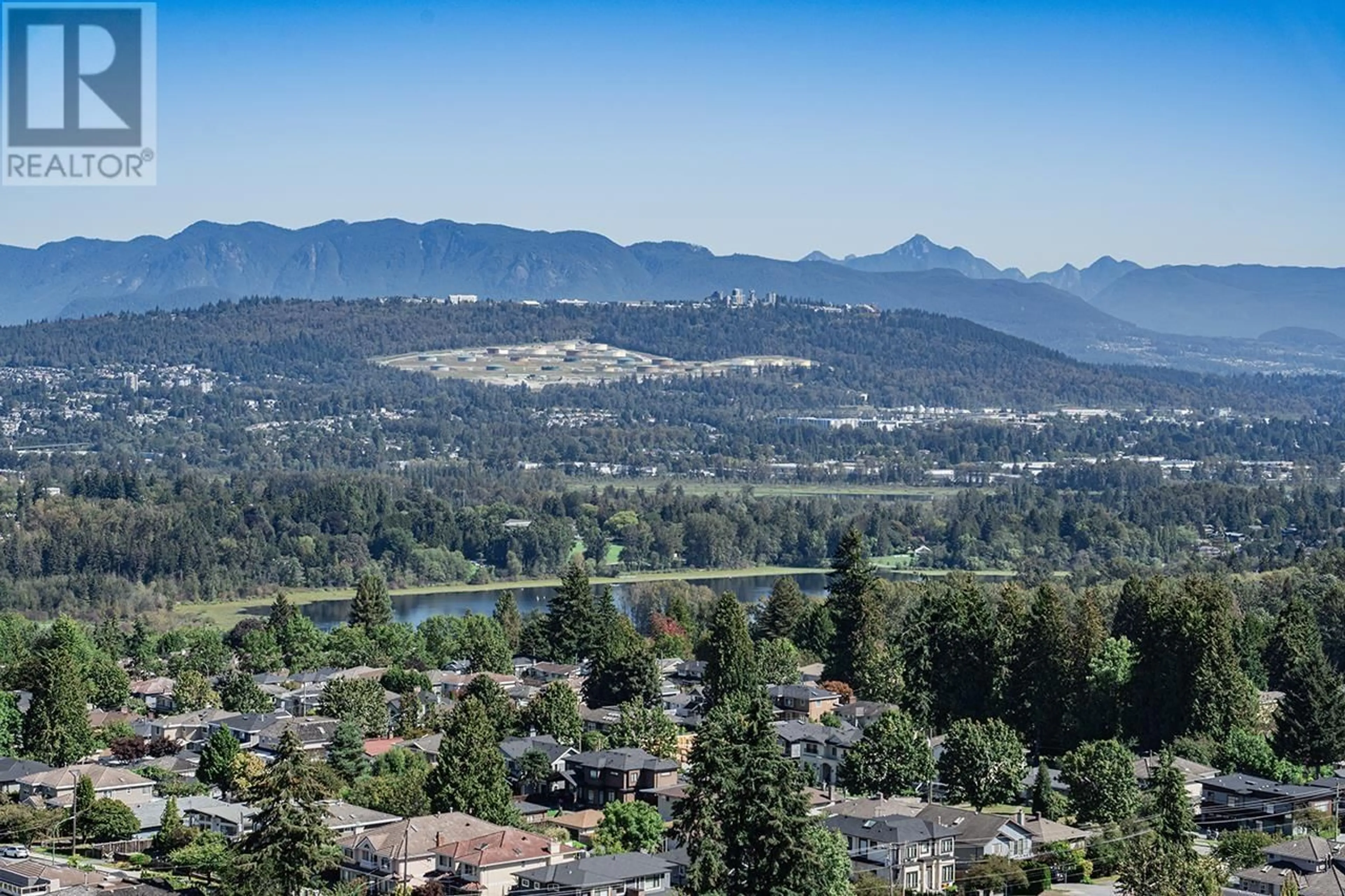 A pic from outside/outdoor area/front of a property/back of a property/a pic from drone, mountain view for 1403 - 6540 BURLINGTON AVENUE, Burnaby British Columbia V5H4G3