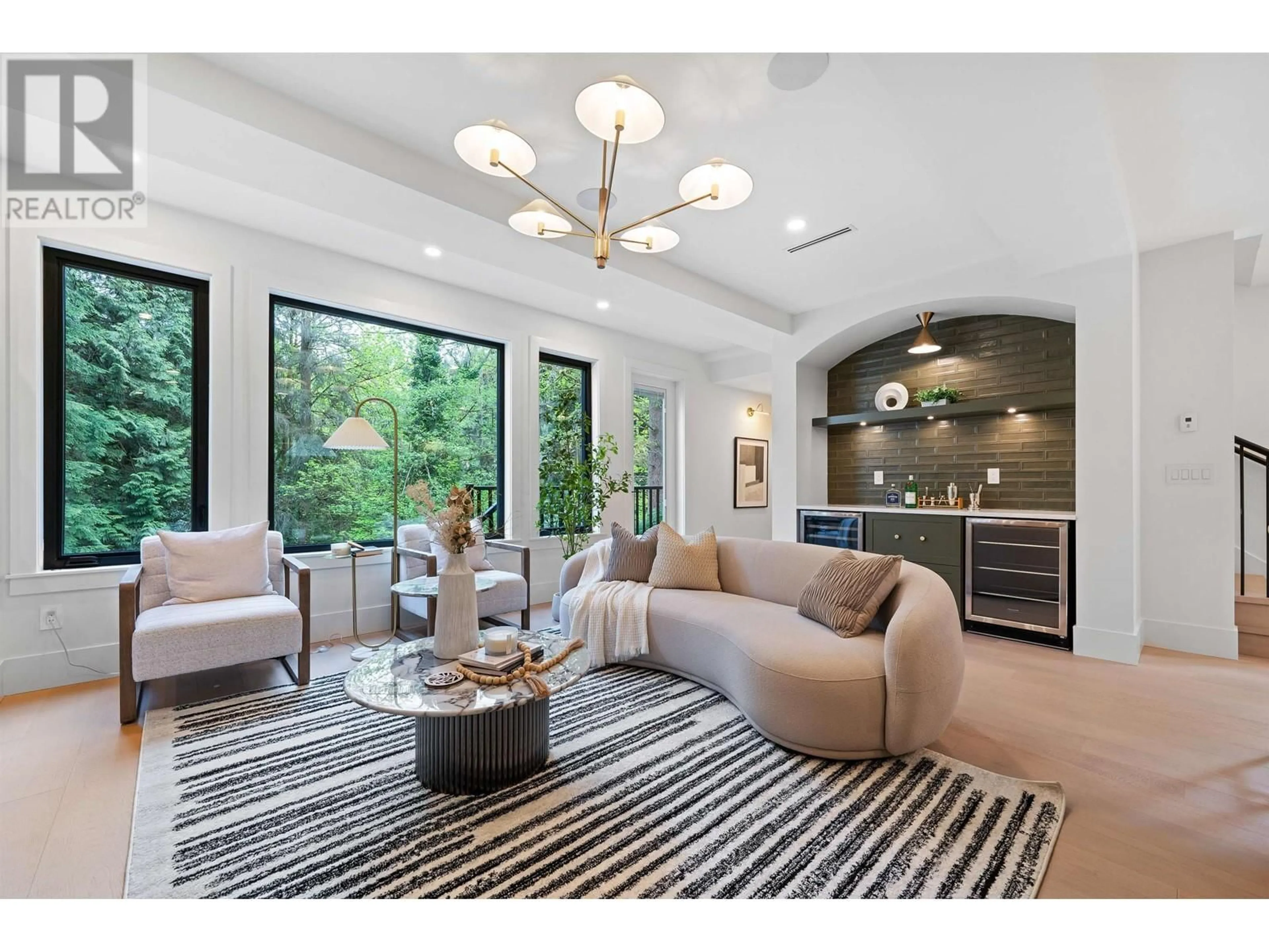 Living room with furniture, ceramic/tile floor for 986 SEAFORTH WAY, Port Moody British Columbia V3H1P3
