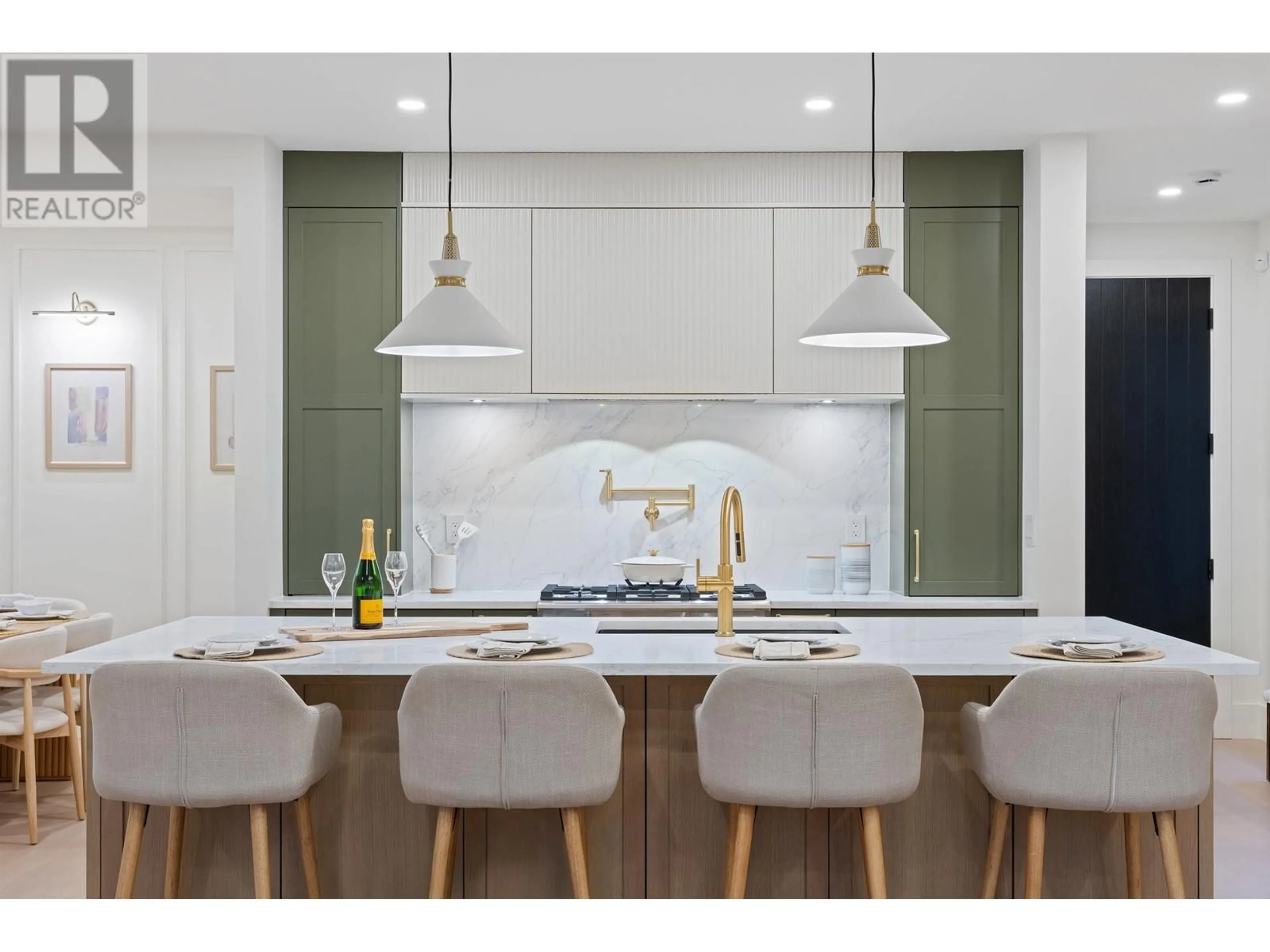 Contemporary kitchen, unknown for 986 SEAFORTH WAY, Port Moody British Columbia V3H1P3