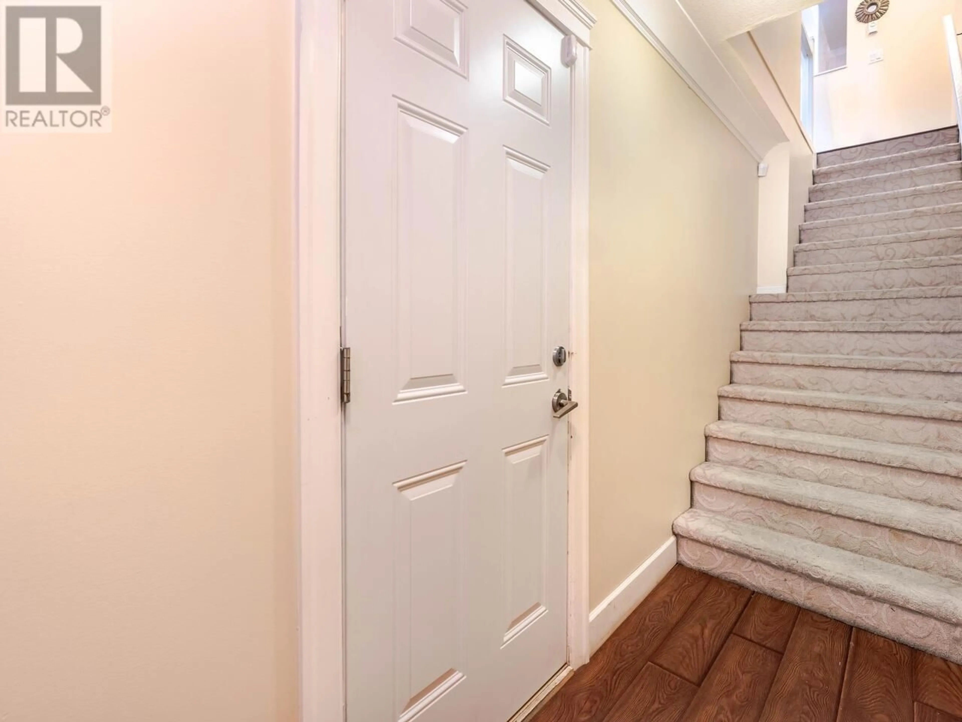 Indoor entryway for 46 - 160 PEMBINA STREET, New Westminster British Columbia V3M0A3