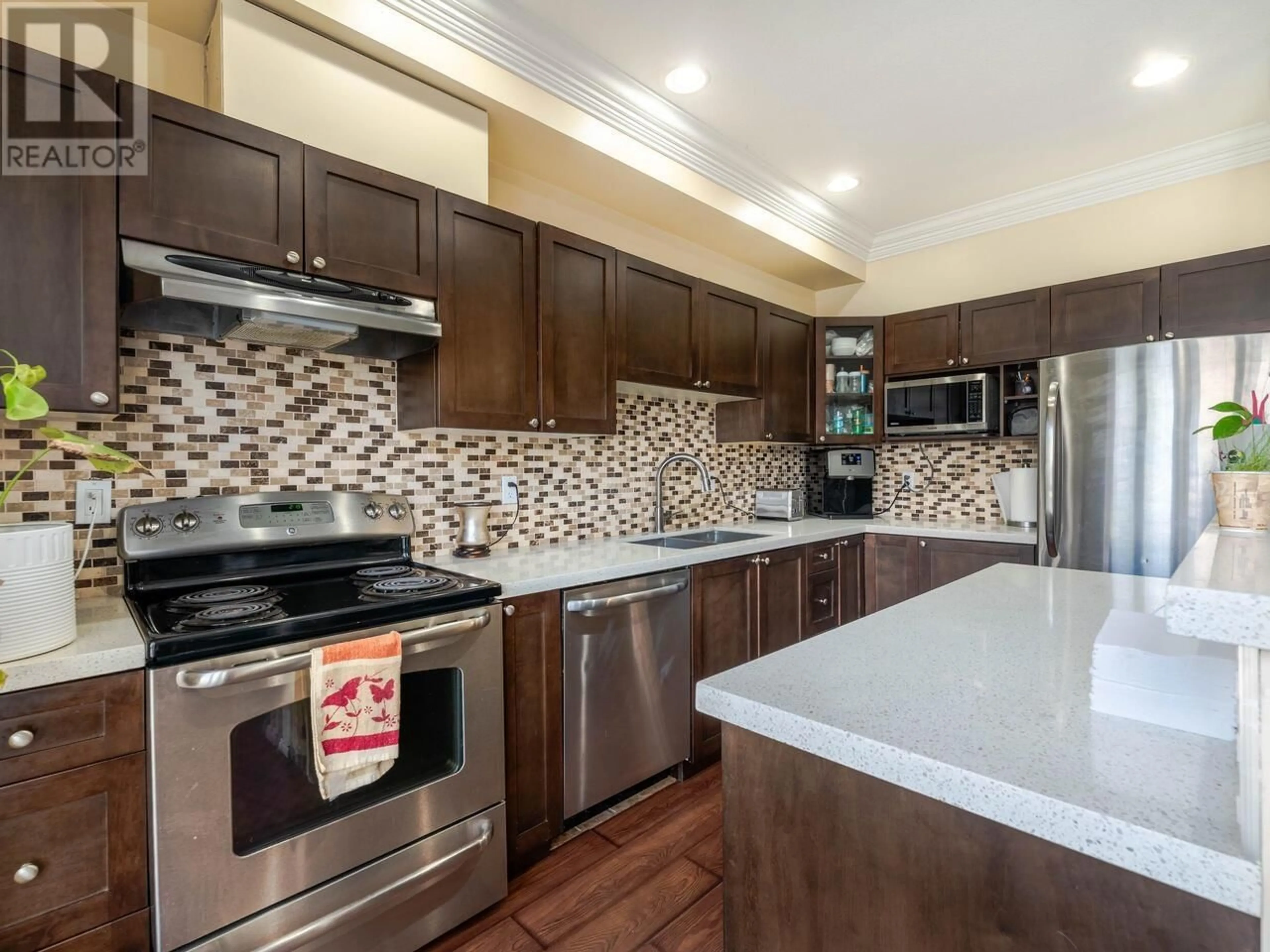 Open concept kitchen, ceramic/tile floor for 46 - 160 PEMBINA STREET, New Westminster British Columbia V3M0A3