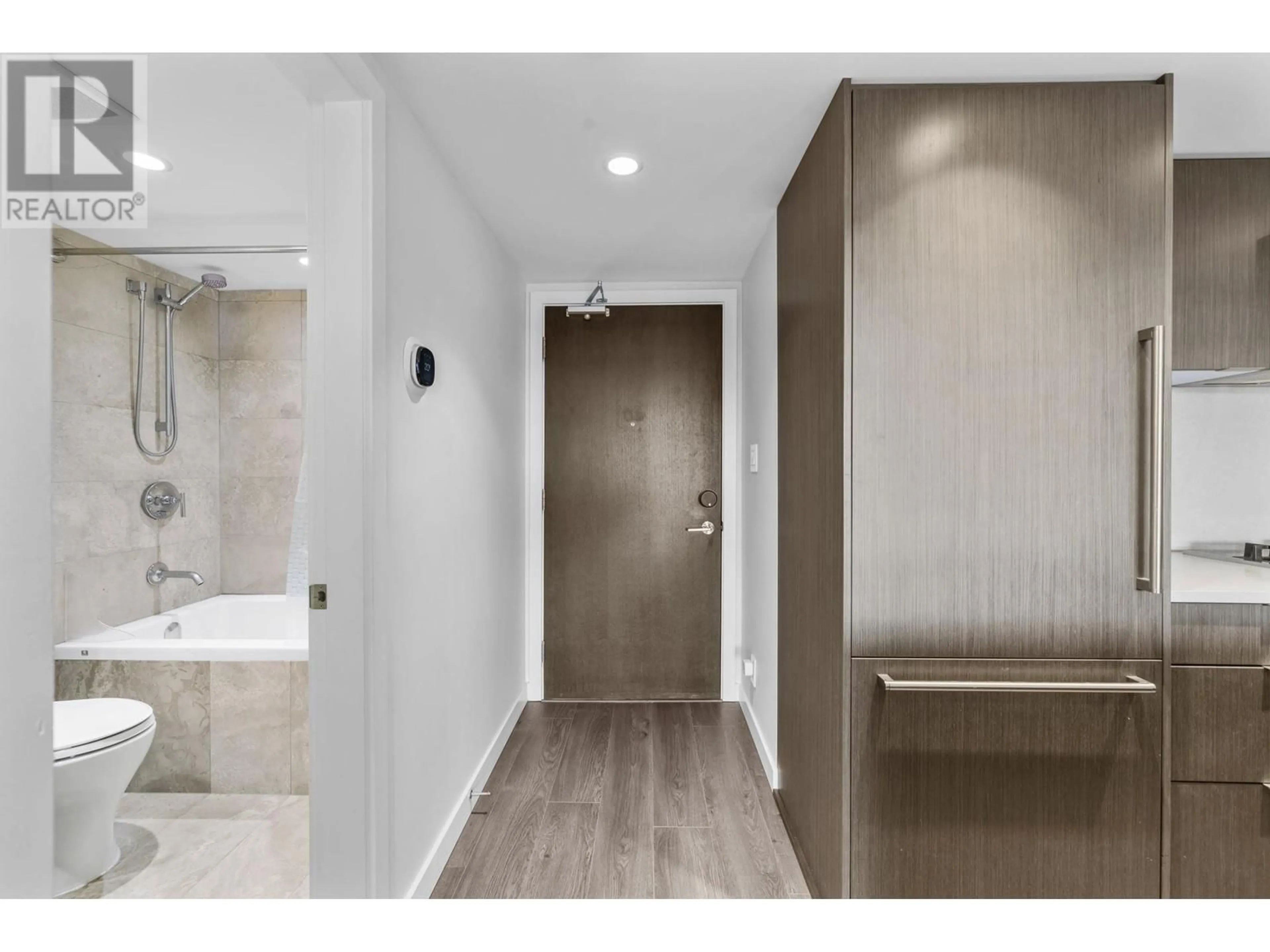 Indoor entryway for 703 - 125 14TH STREET, North Vancouver British Columbia V7L0E6