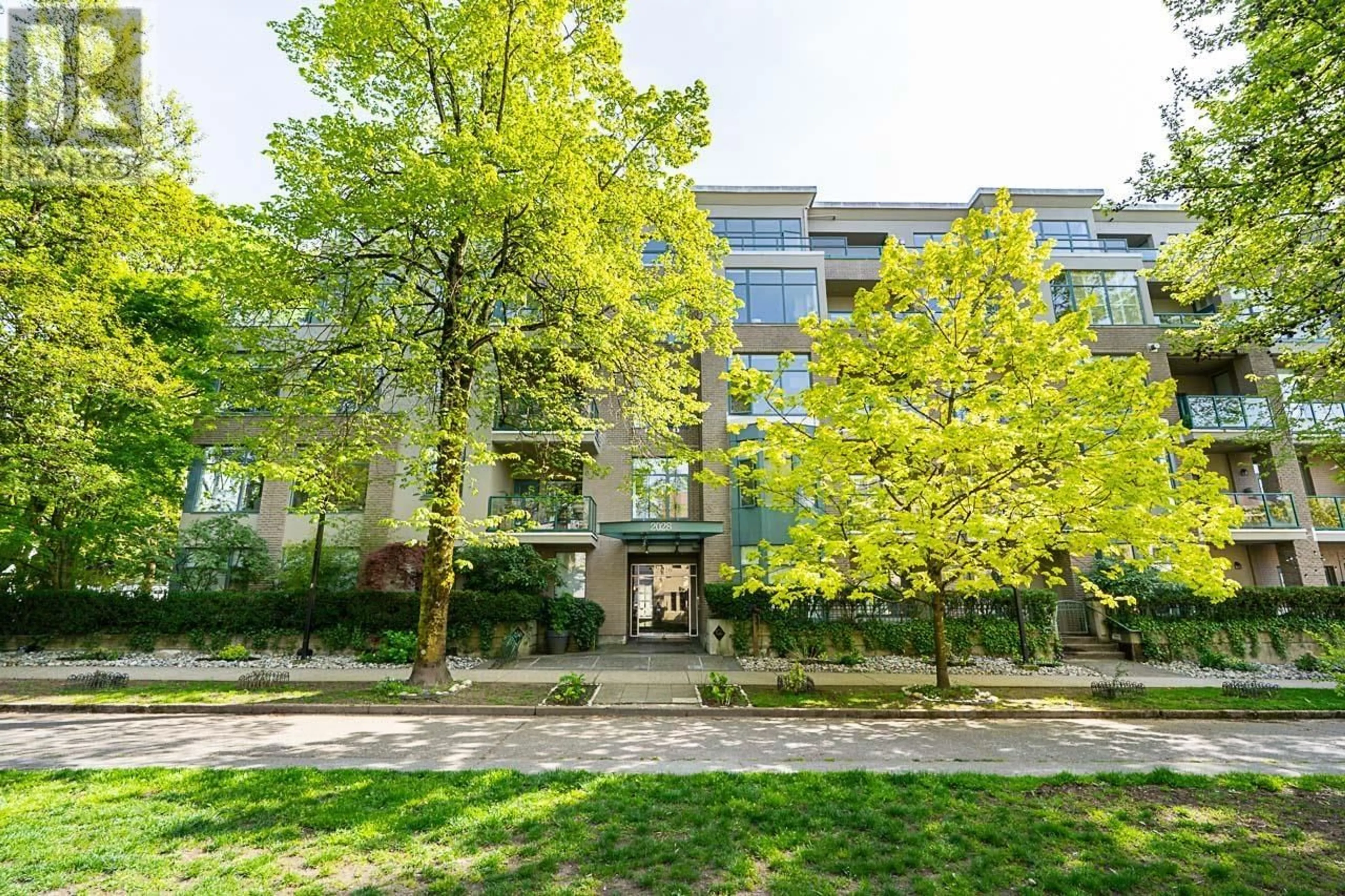 Patio, building for 407 - 2028 11TH AVENUE, Vancouver British Columbia V6J2C9