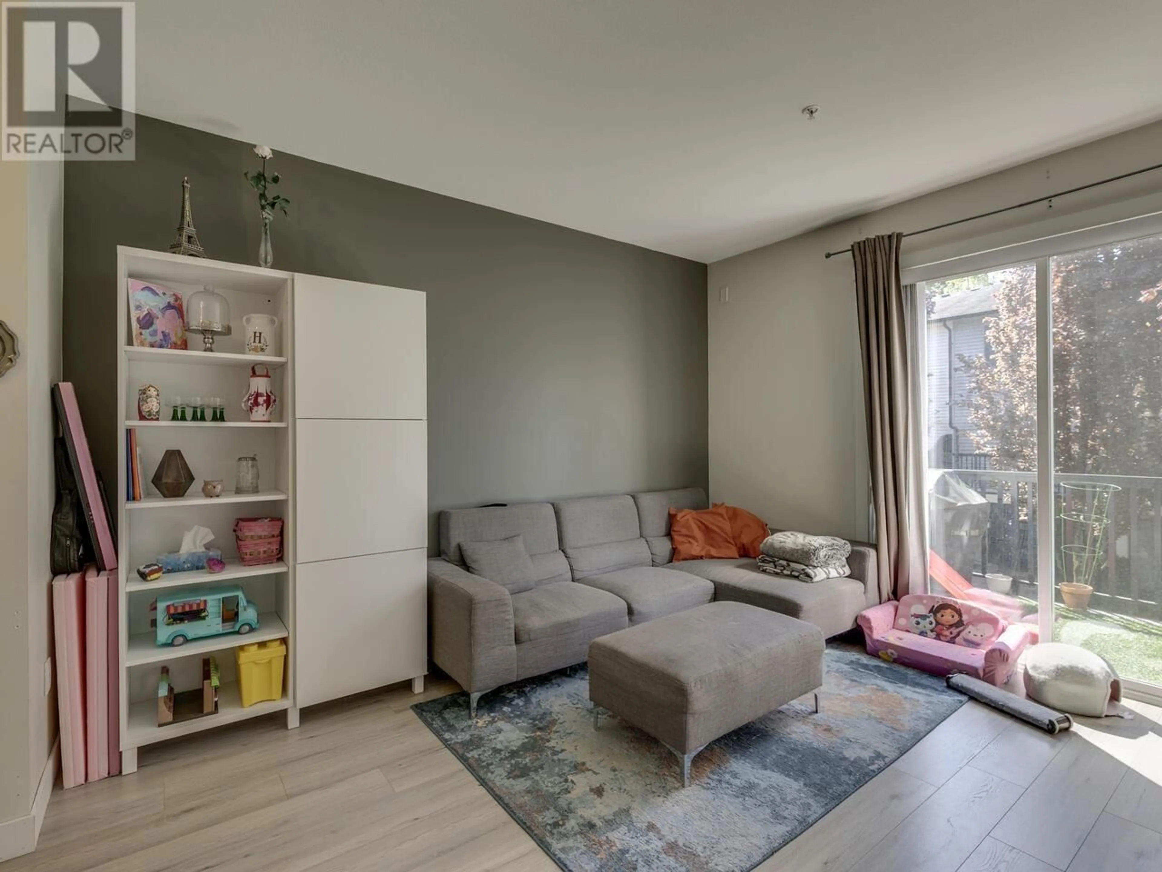 Living room with furniture, wood/laminate floor for 58 - 2495 DAVIES AVENUE, Port Coquitlam British Columbia V3C0B2