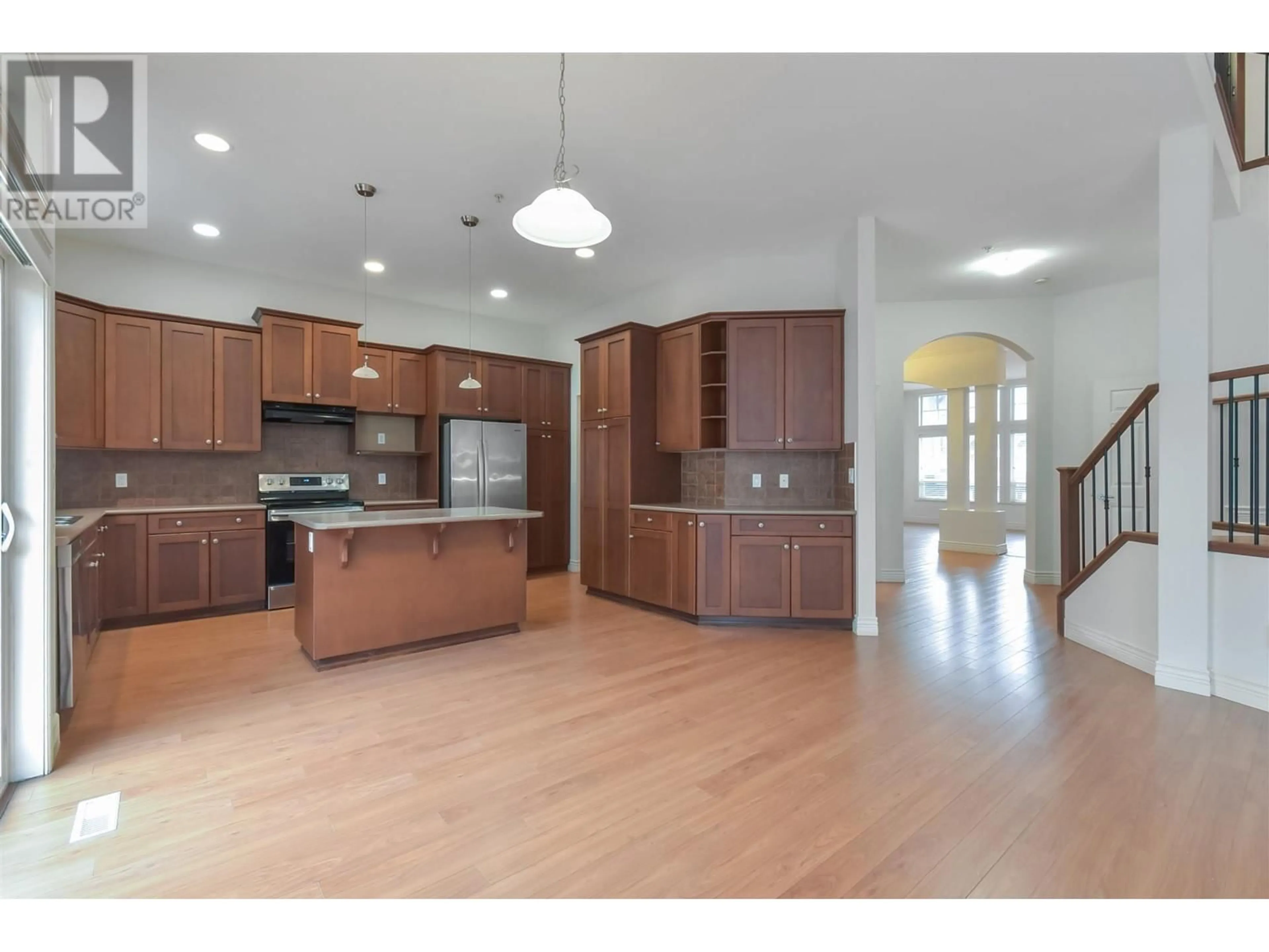 Open concept kitchen, unknown for 19243 FIELDSTONE WALK, Pitt Meadows British Columbia V3Y2X1