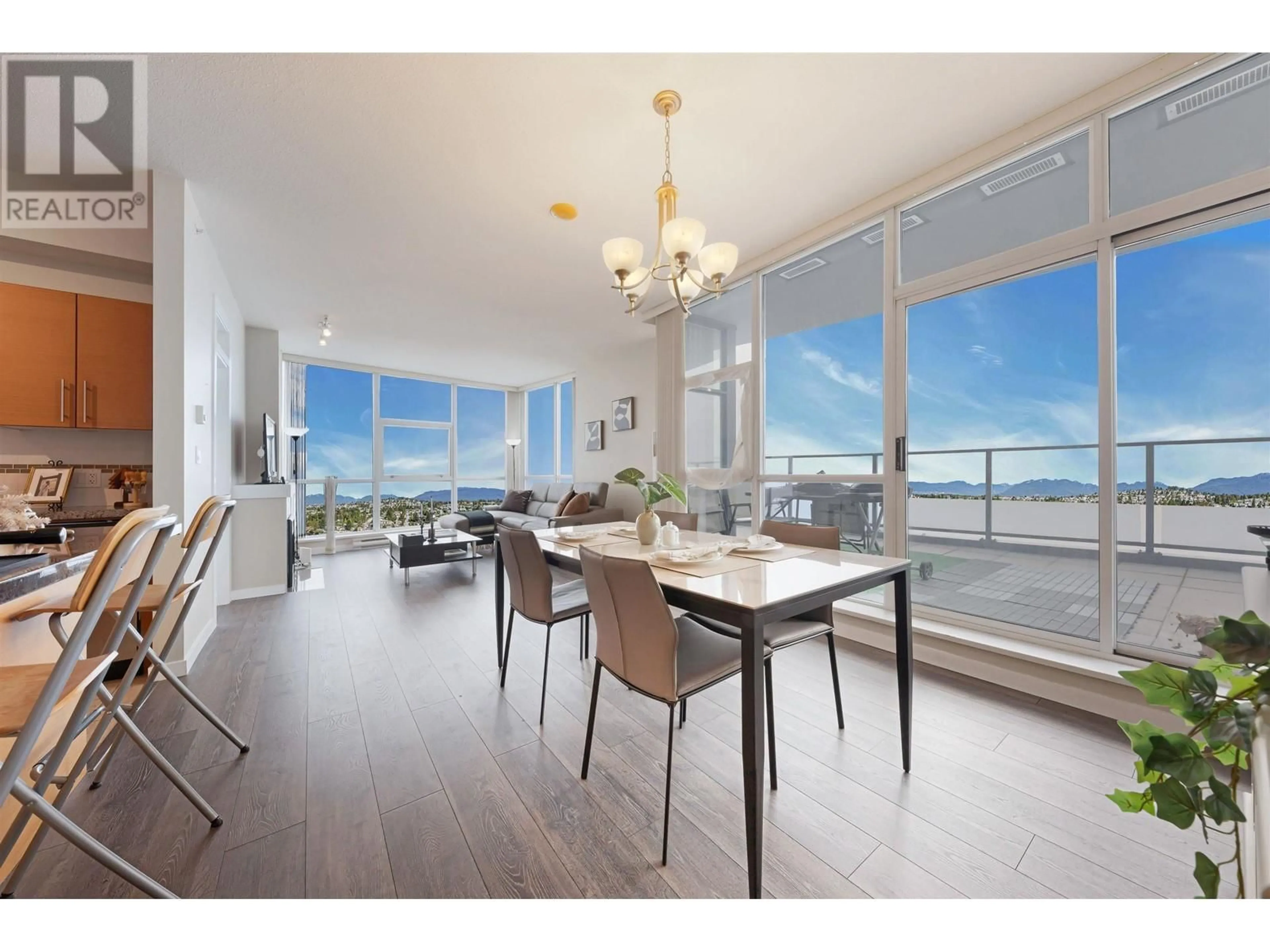 Dining room, wood/laminate floor for 3002 - 2225 HOLDOM AVENUE, Burnaby British Columbia V5B0A1