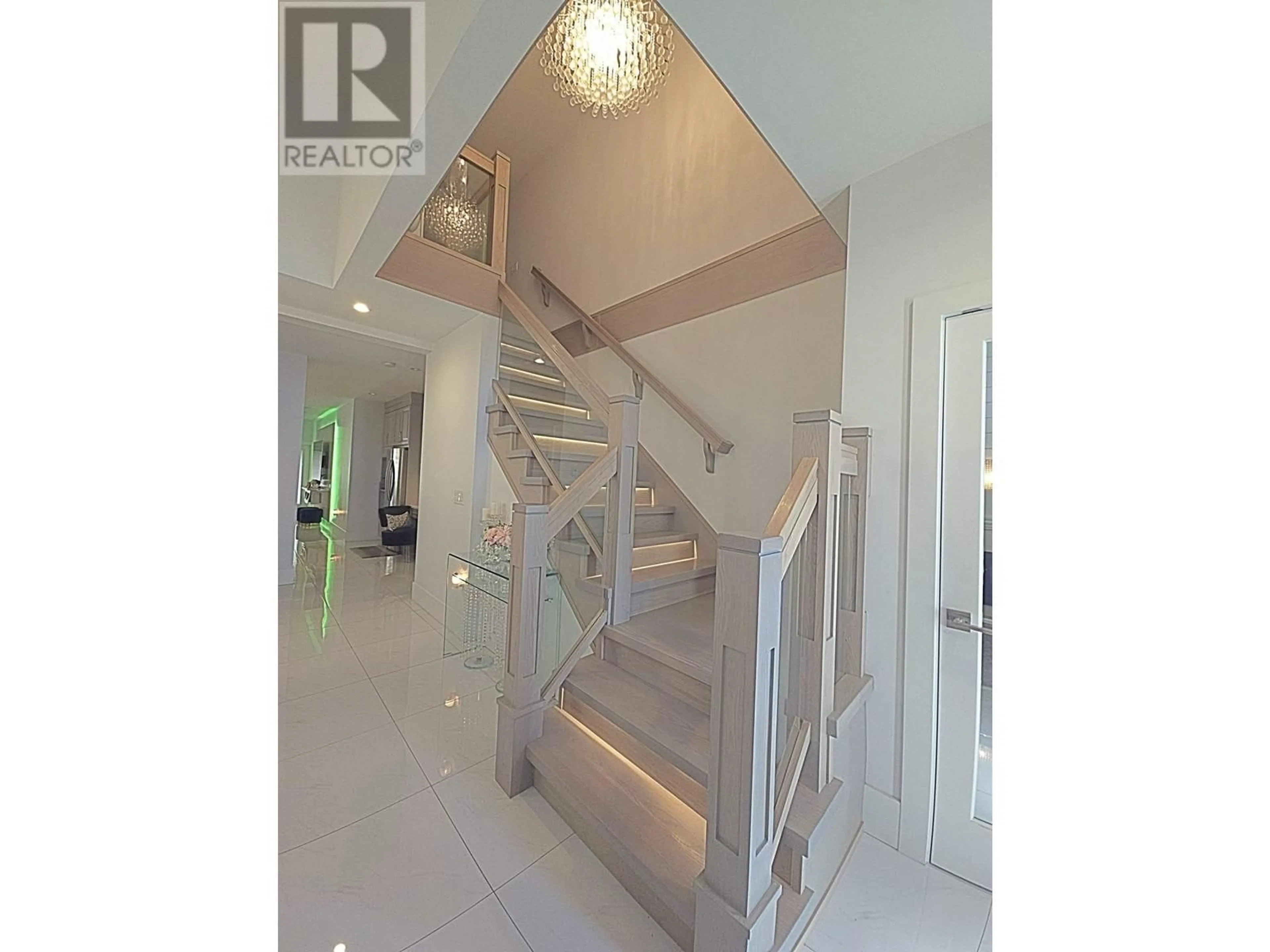 Stairs for 1465 SALTER STREET, New Westminster British Columbia V3M0L1