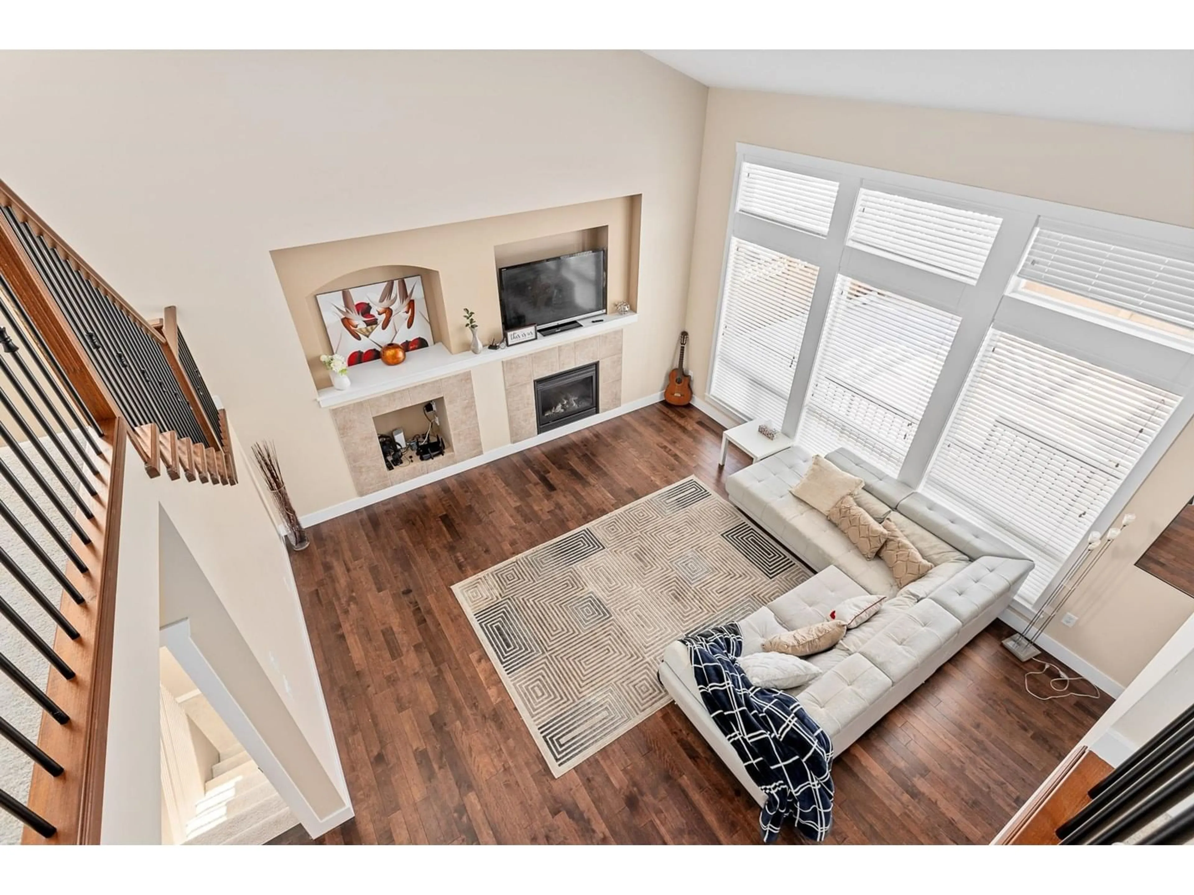 Living room with furniture, unknown for 8375 209, Langley British Columbia V2Y0A3