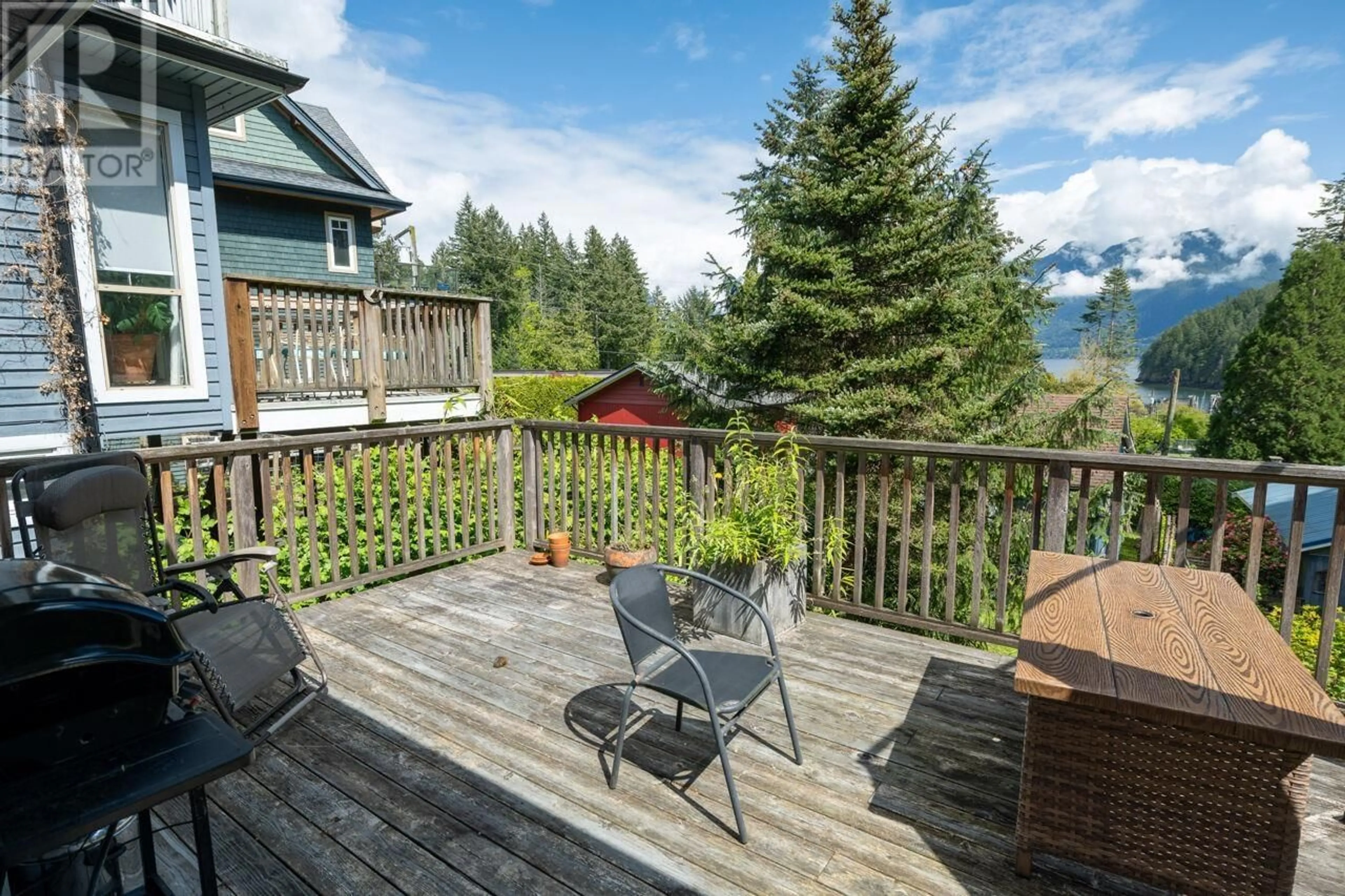 Patio, mountain view for 987 DORMAN ROAD, Bowen Island British Columbia V0N1G1