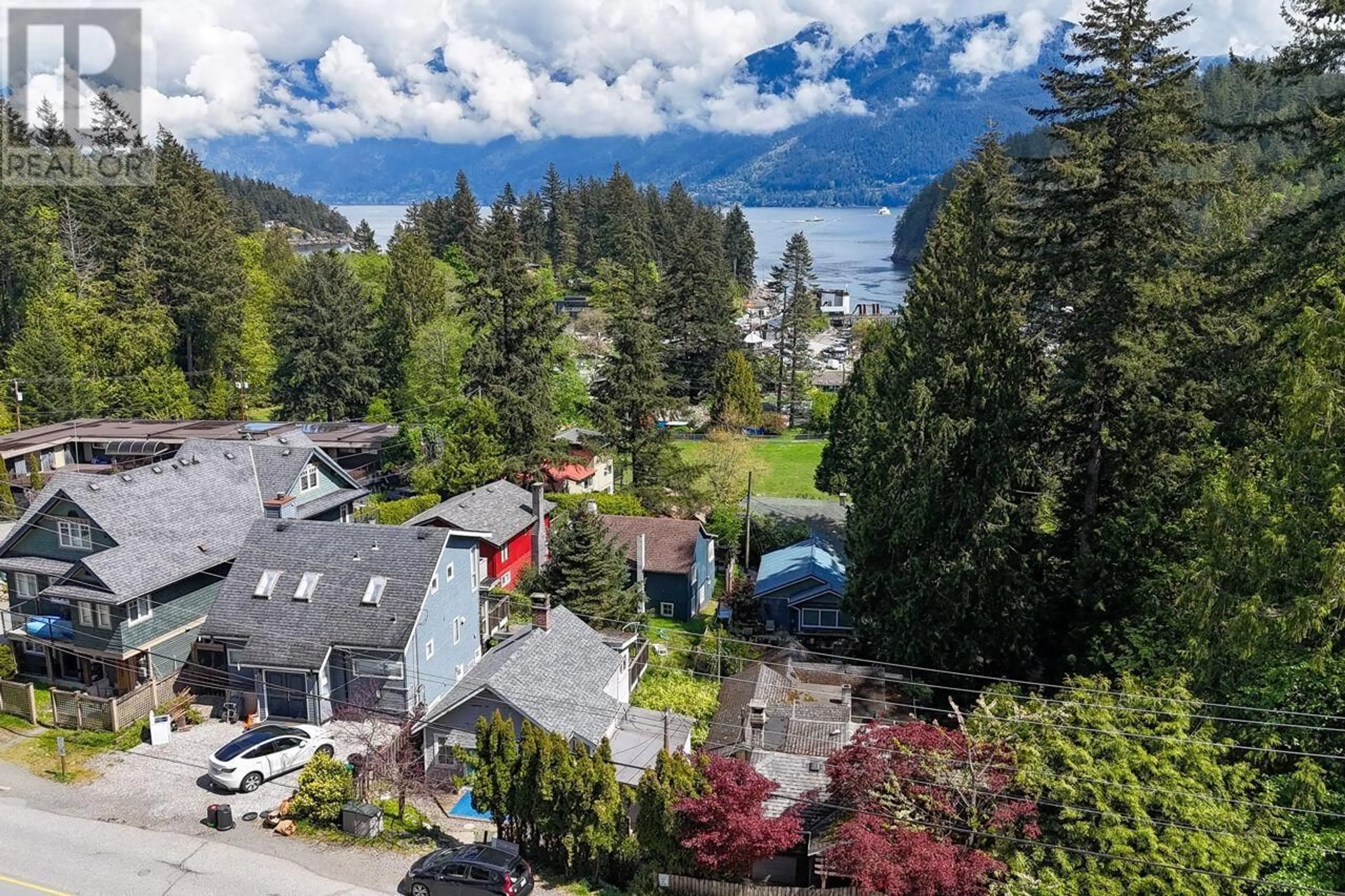 A pic from outside/outdoor area/front of a property/back of a property/a pic from drone, water/lake/river/ocean view for 987 DORMAN ROAD, Bowen Island British Columbia V0N1G1