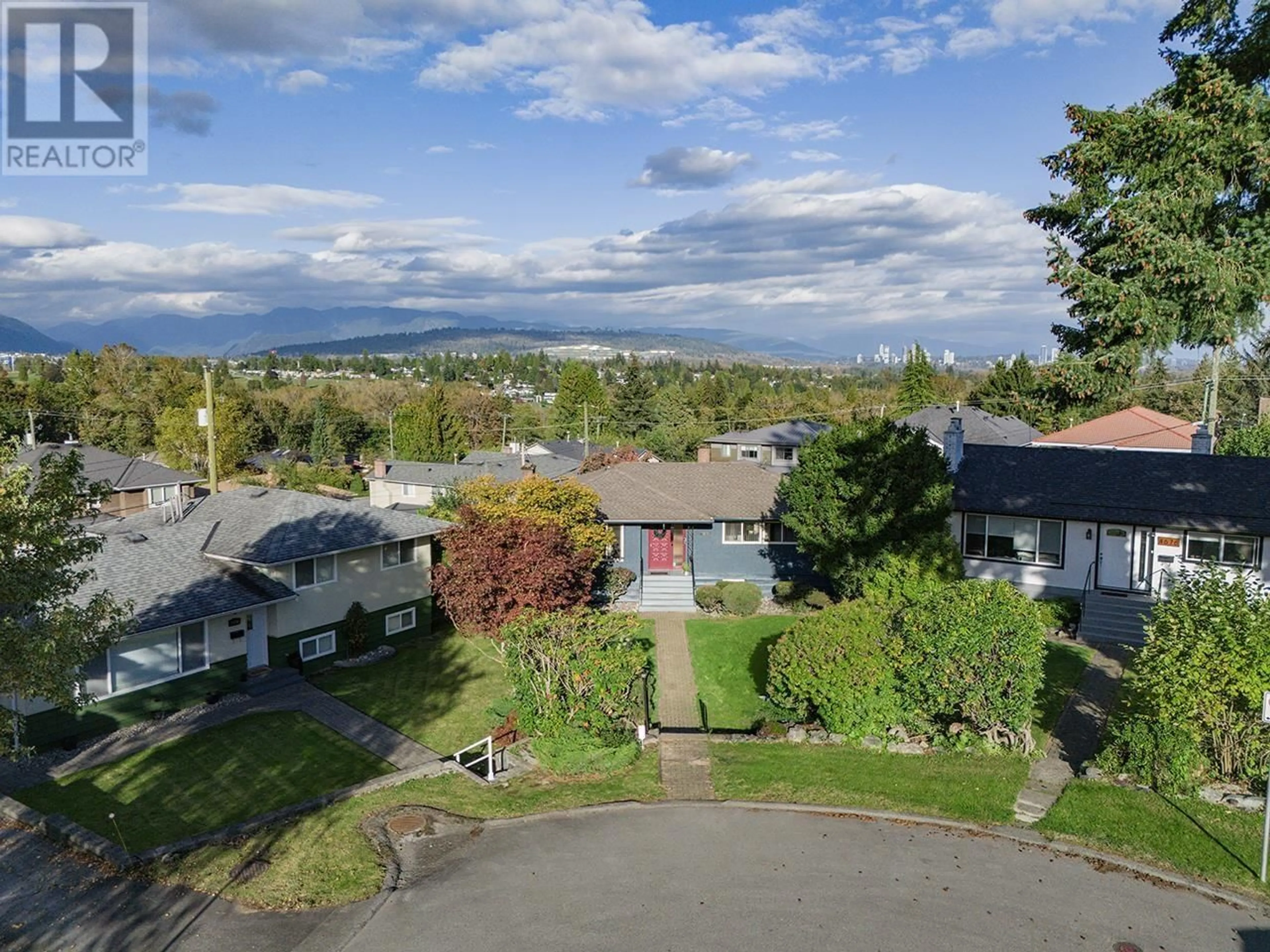 A pic from outside/outdoor area/front of a property/back of a property/a pic from drone, mountain view for 4667 CHARLOTTE COURT, Burnaby British Columbia V5G2V1