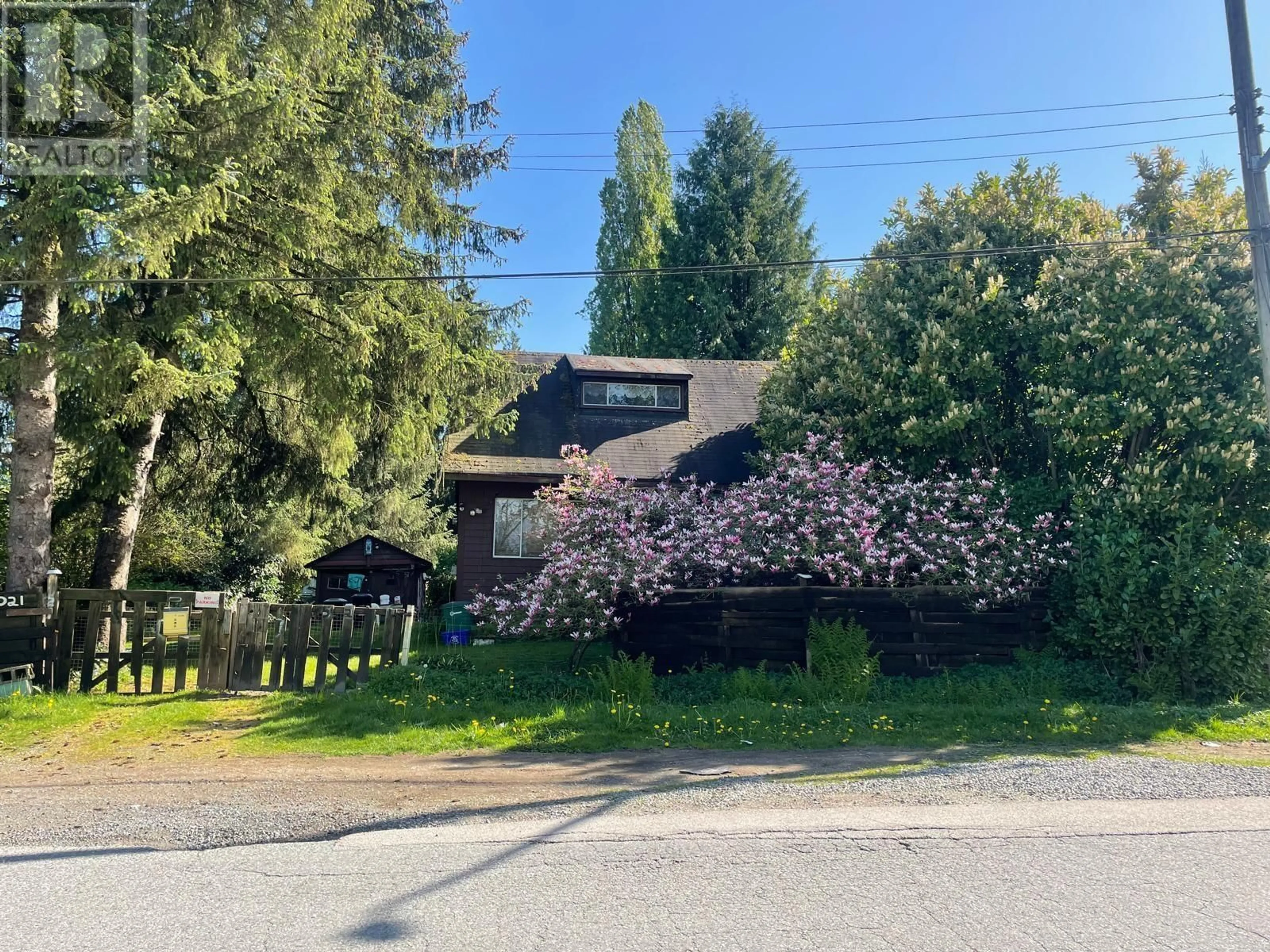A pic from outside/outdoor area/front of a property/back of a property/a pic from drone, street for 5021 CLAUDE AVENUE, Burnaby British Columbia V5E2M3