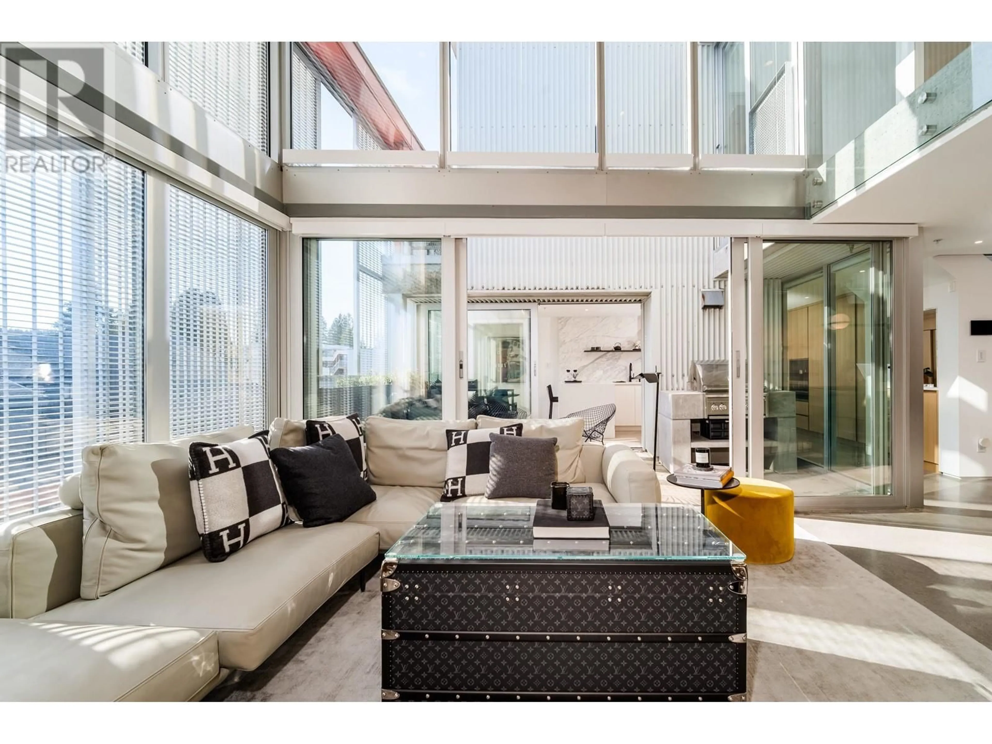 Living room with furniture, unknown for 401 - 4387 10TH AVENUE, Vancouver British Columbia V6R2H6