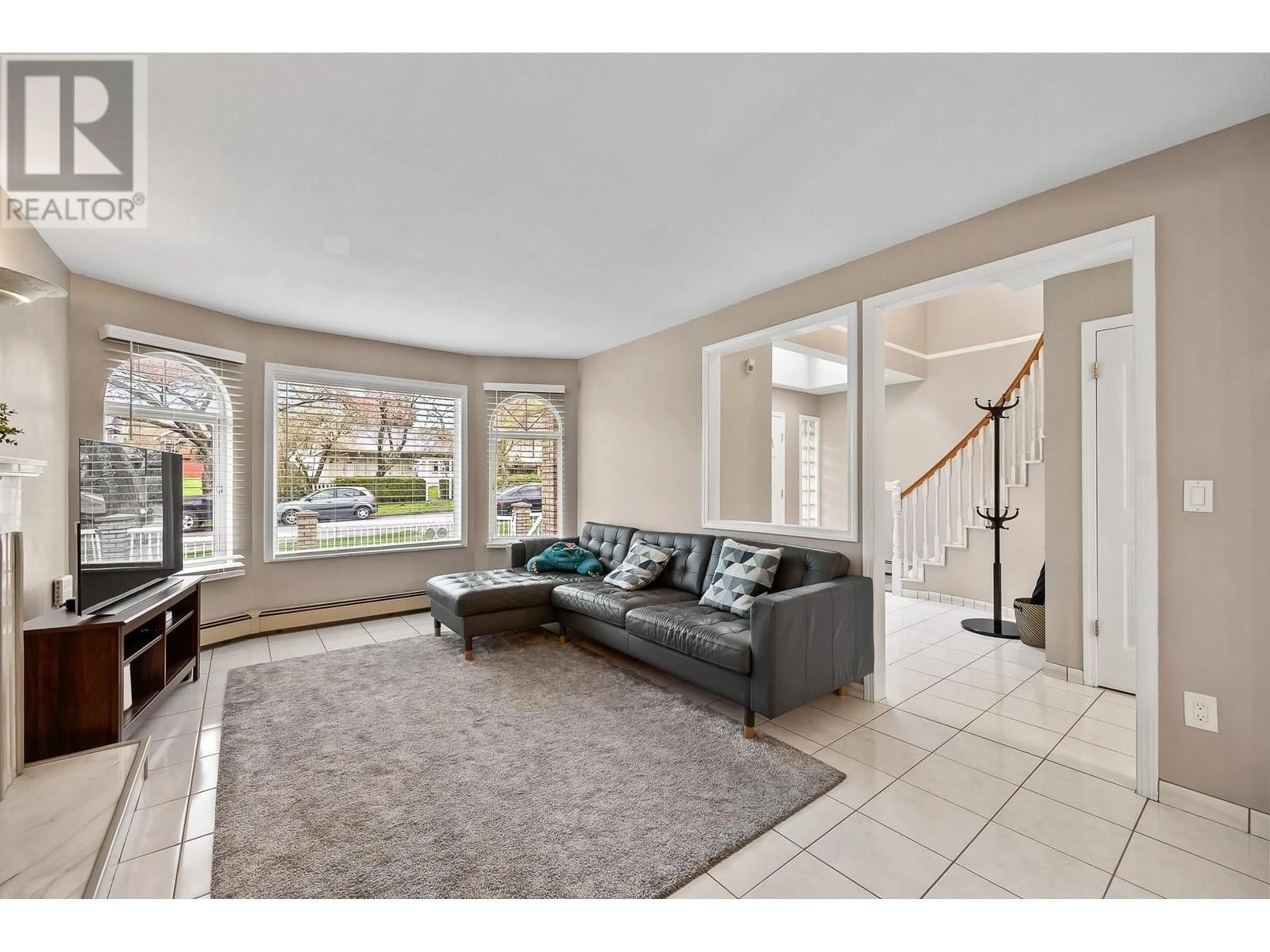 Living room with furniture, unknown for 3952 GEORGIA STREET, Burnaby British Columbia V5C2T1