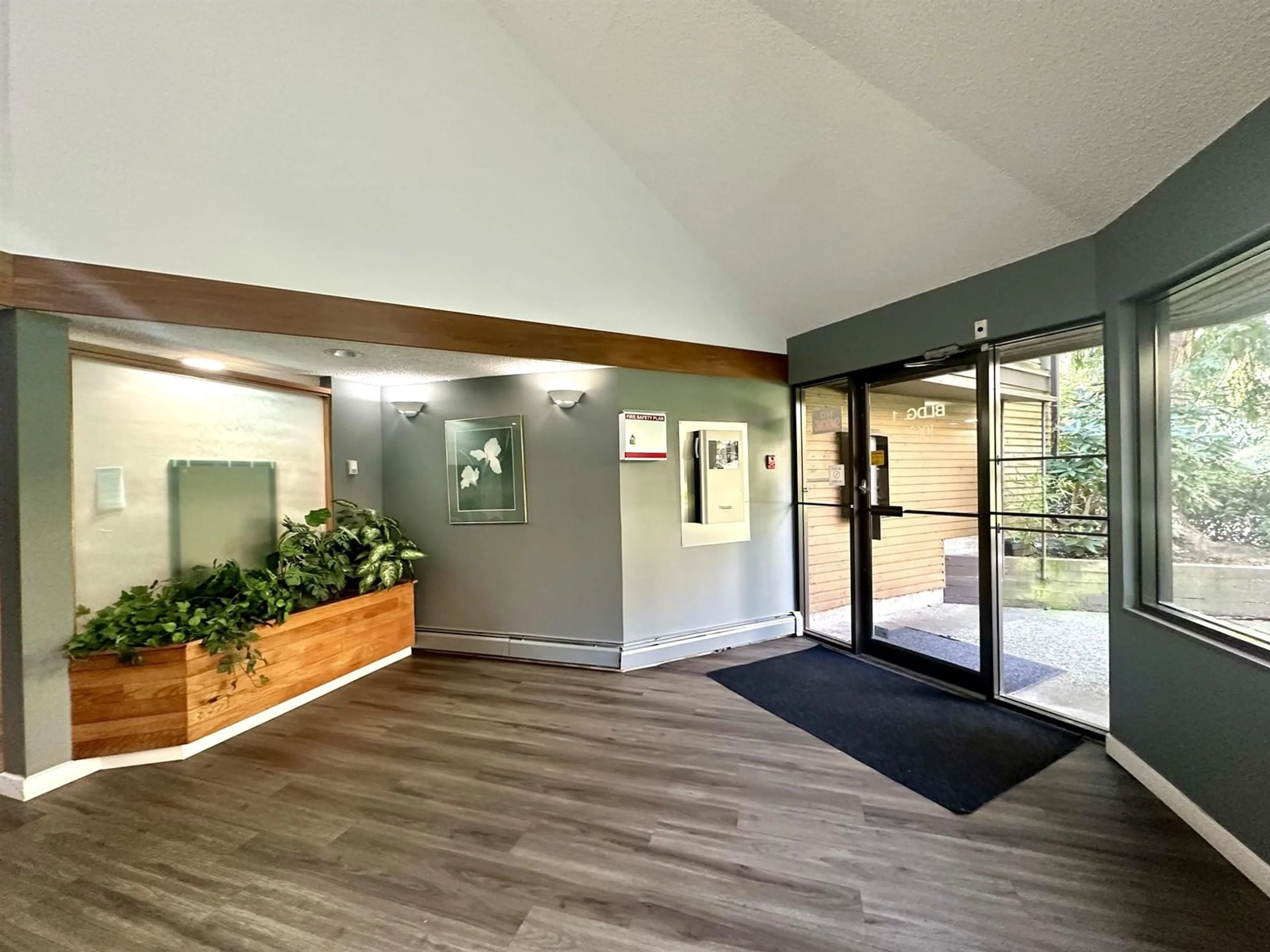 Indoor foyer for 101 - 10626 151A, Surrey British Columbia V3R8K7