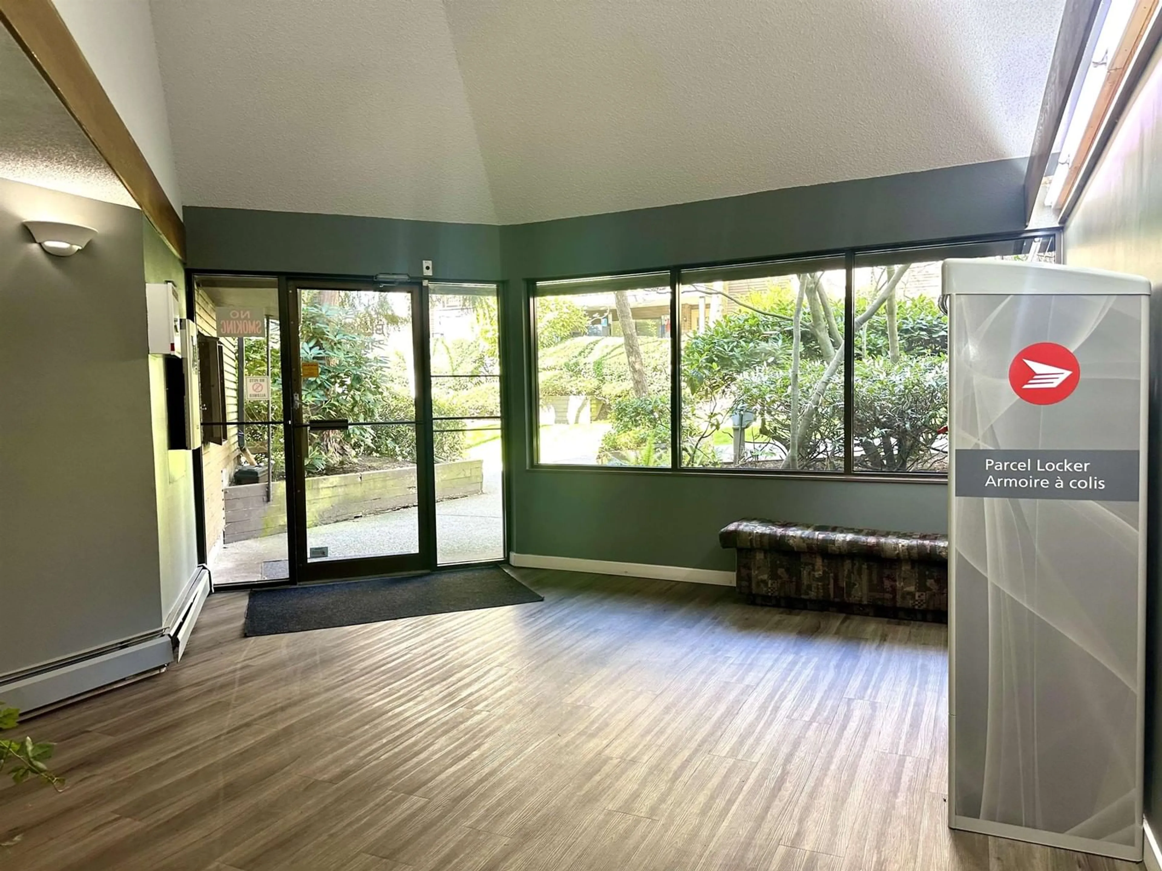 Indoor foyer for 101 - 10626 151A, Surrey British Columbia V3R8K7