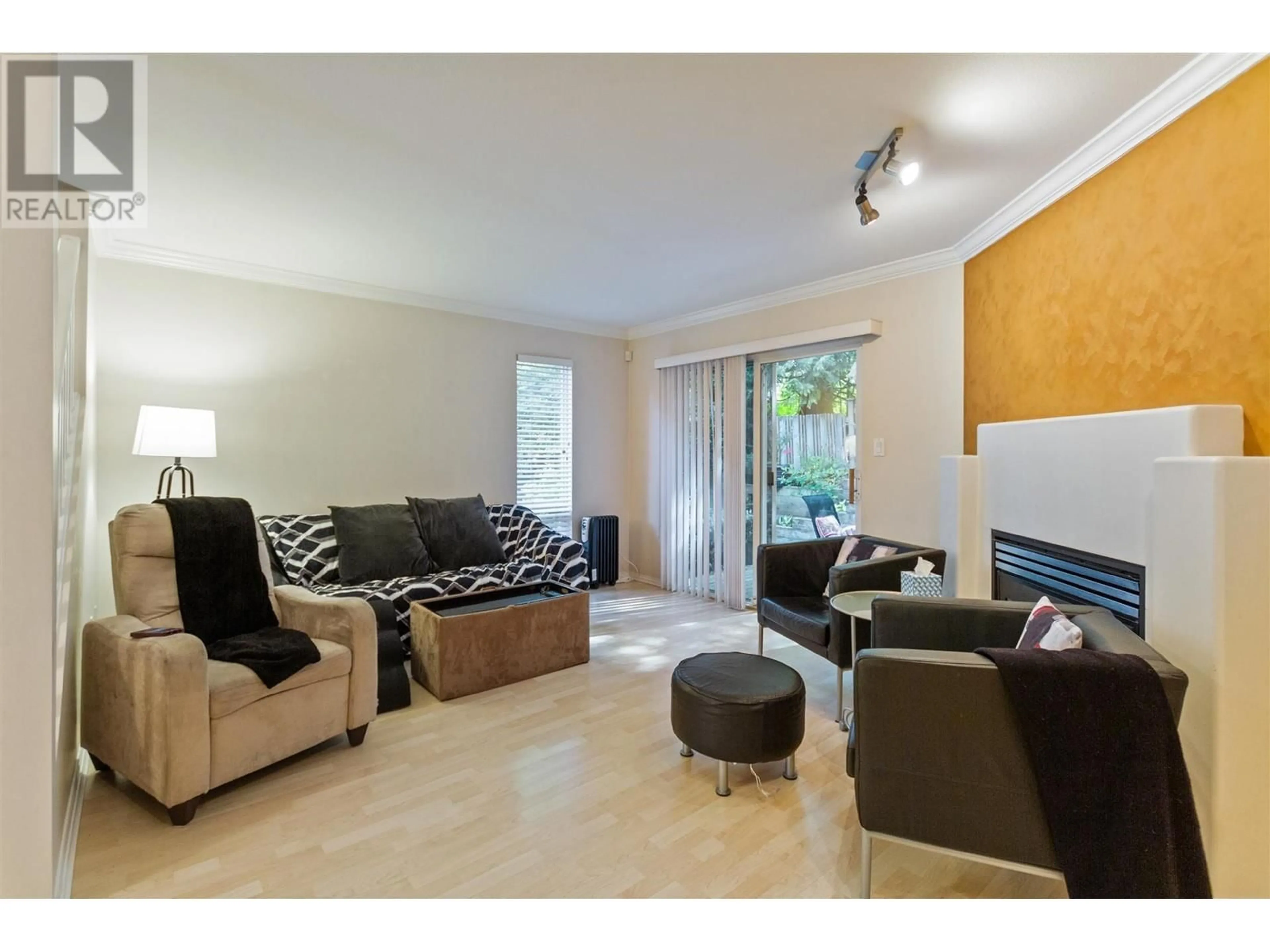 Living room with furniture, unknown for 25 - 8701 16TH AVENUE, Burnaby British Columbia V3N5B5