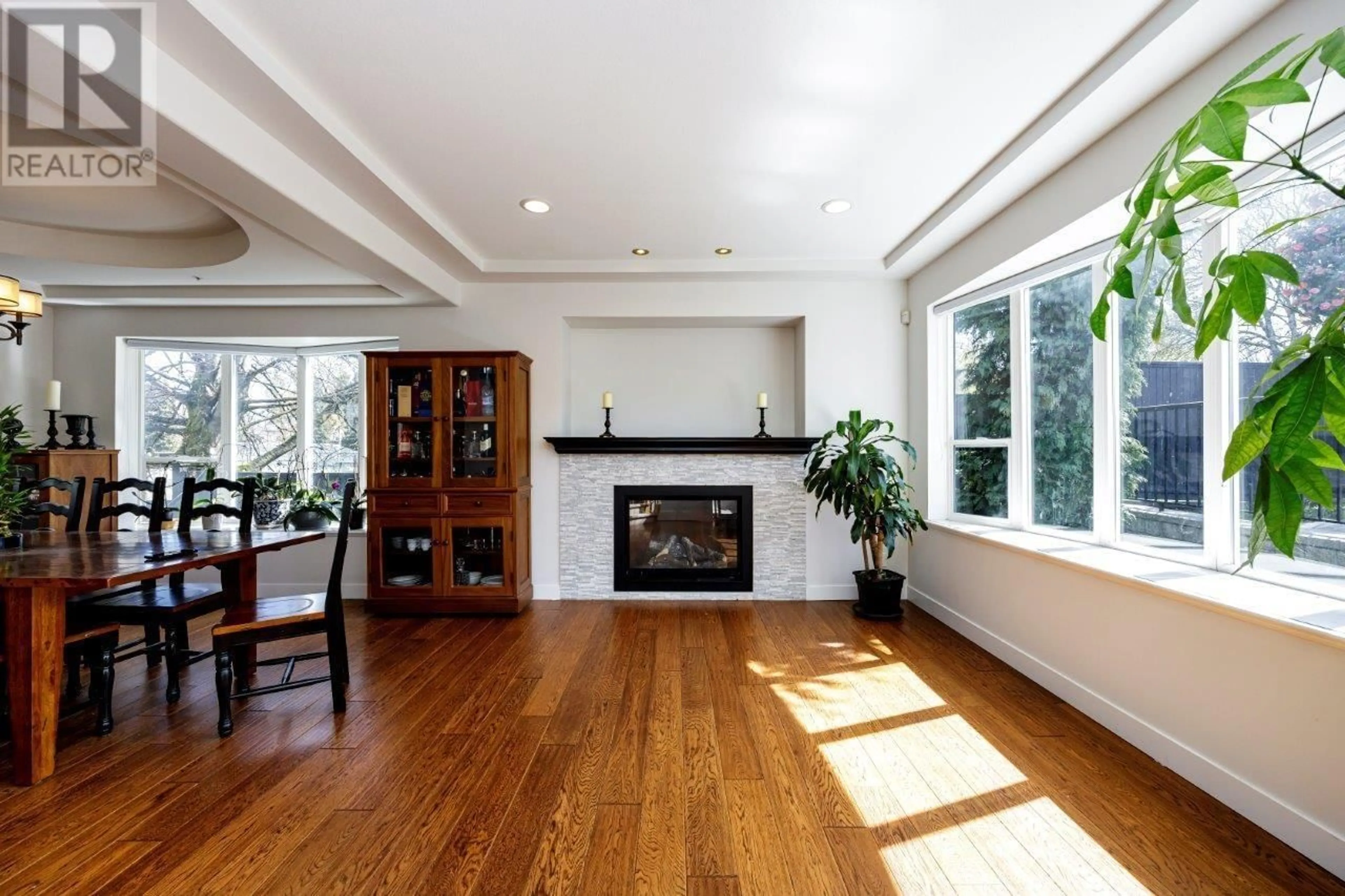Indoor foyer for 3326 WORTHINGTON DRIVE, Vancouver British Columbia V5M3T6