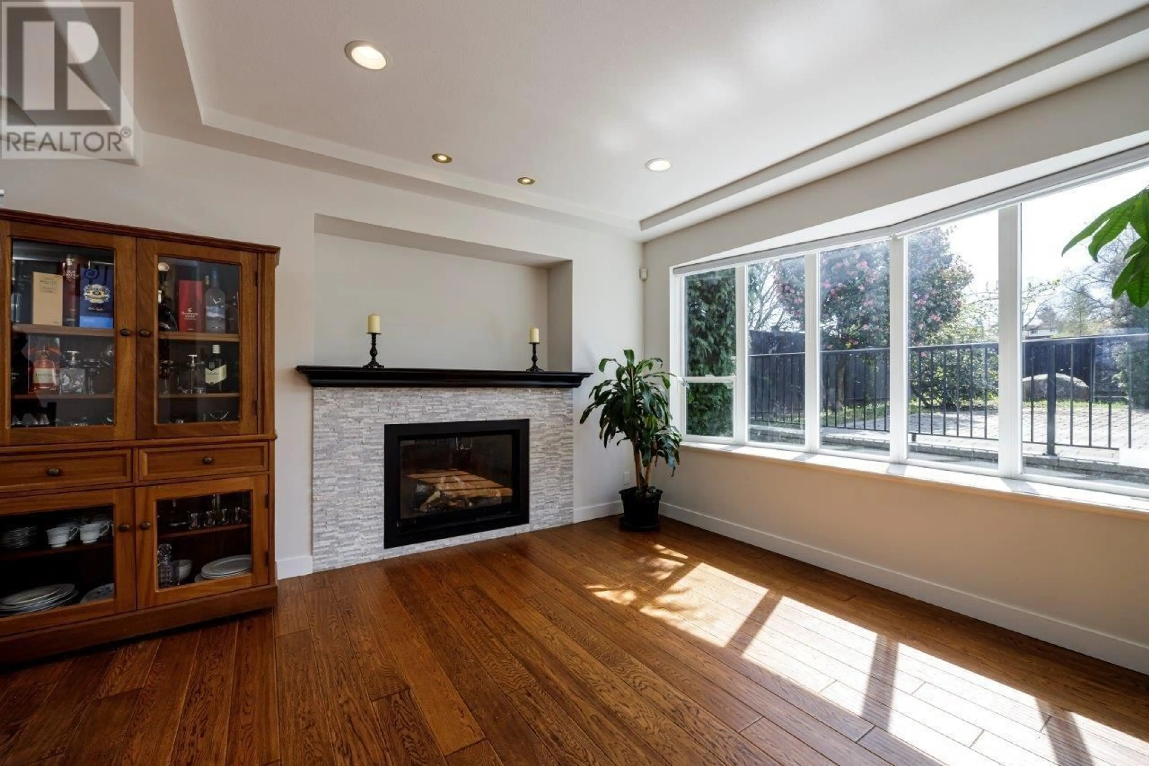 Living room with furniture, wood/laminate floor for 3326 WORTHINGTON DRIVE, Vancouver British Columbia V5M3T6