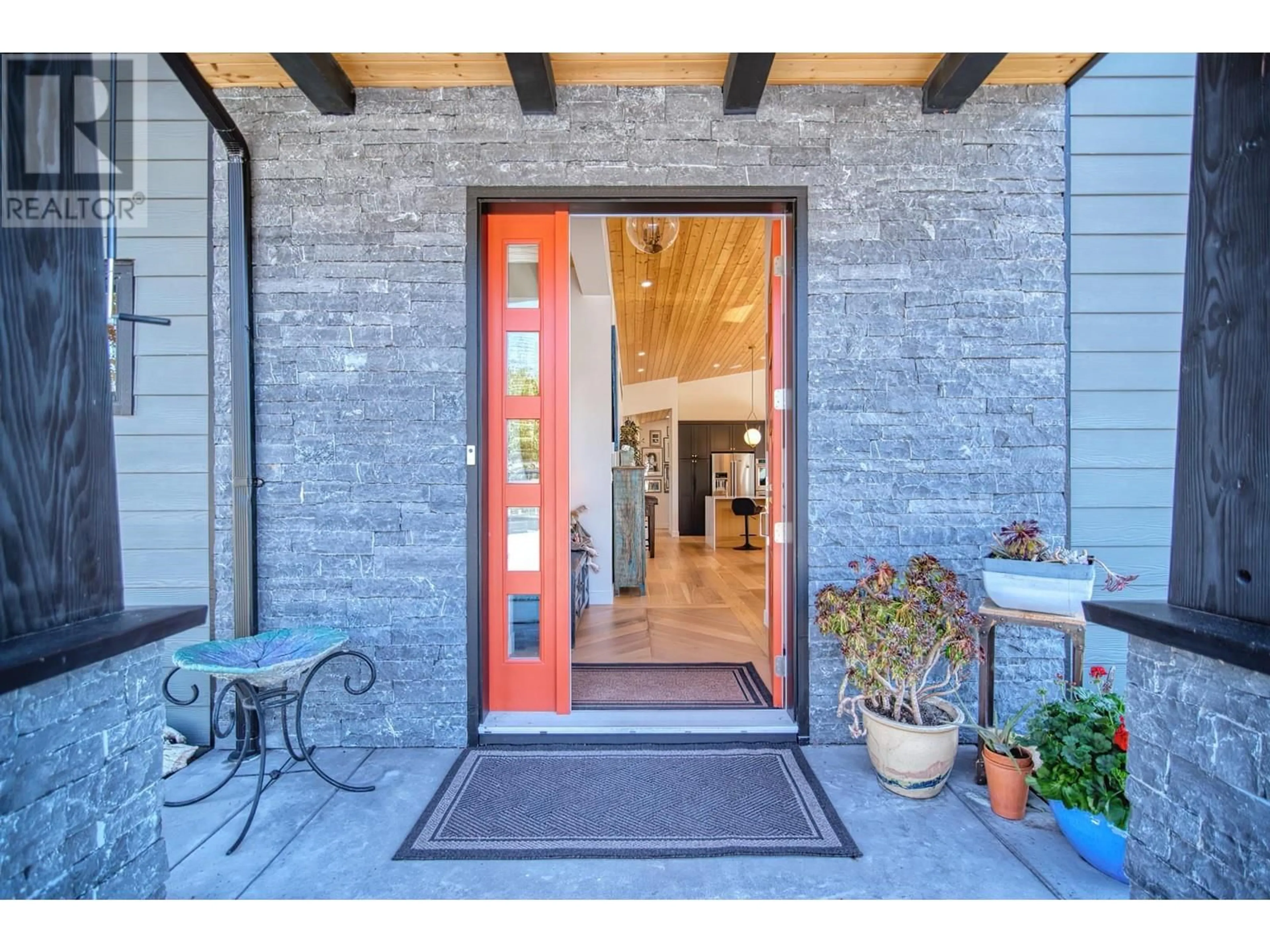 Indoor entryway for 5769 GENNI'S WAY, Sechelt British Columbia V7Z0N8