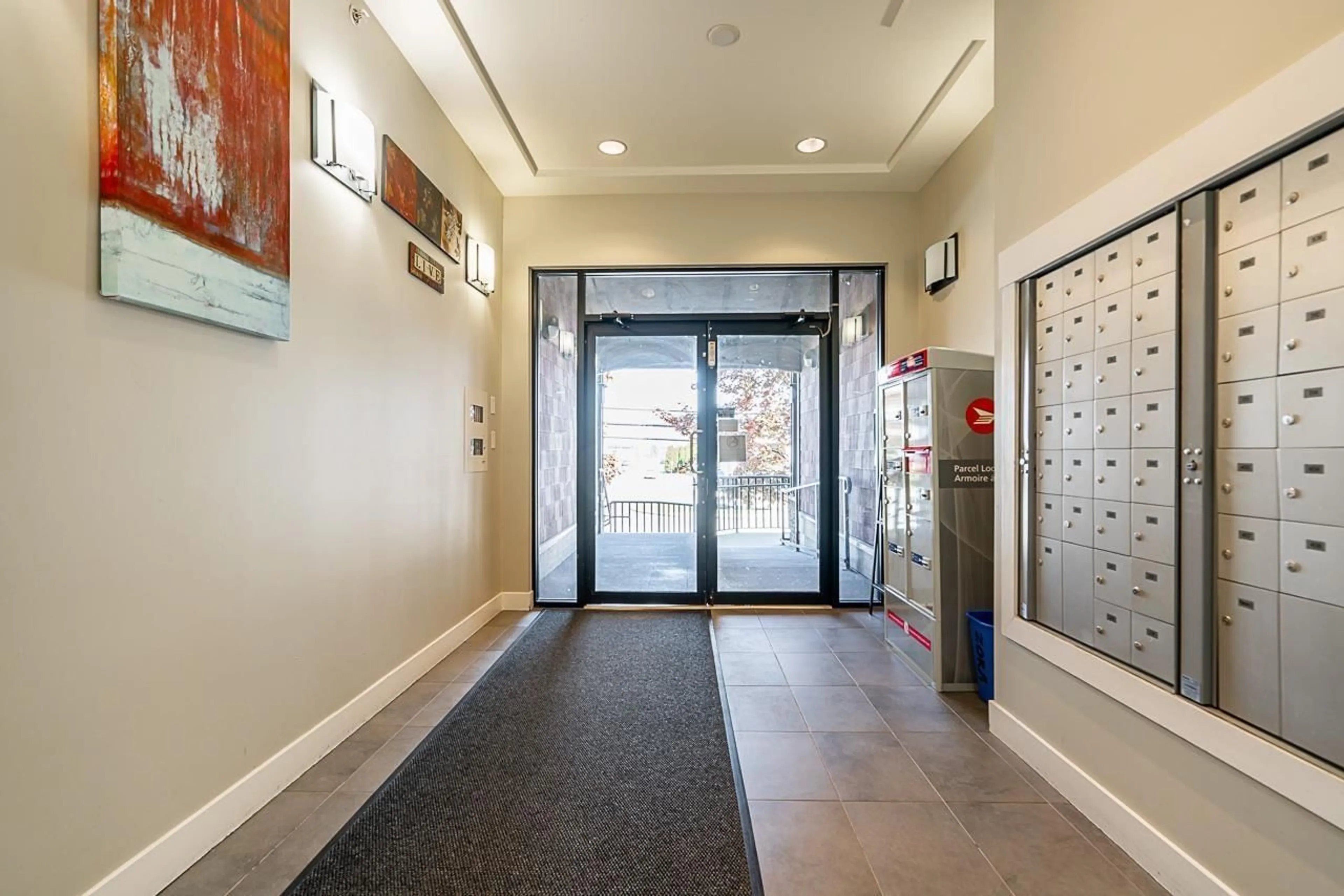 Indoor foyer for 410 - 19830 56, Langley British Columbia V3A0A5