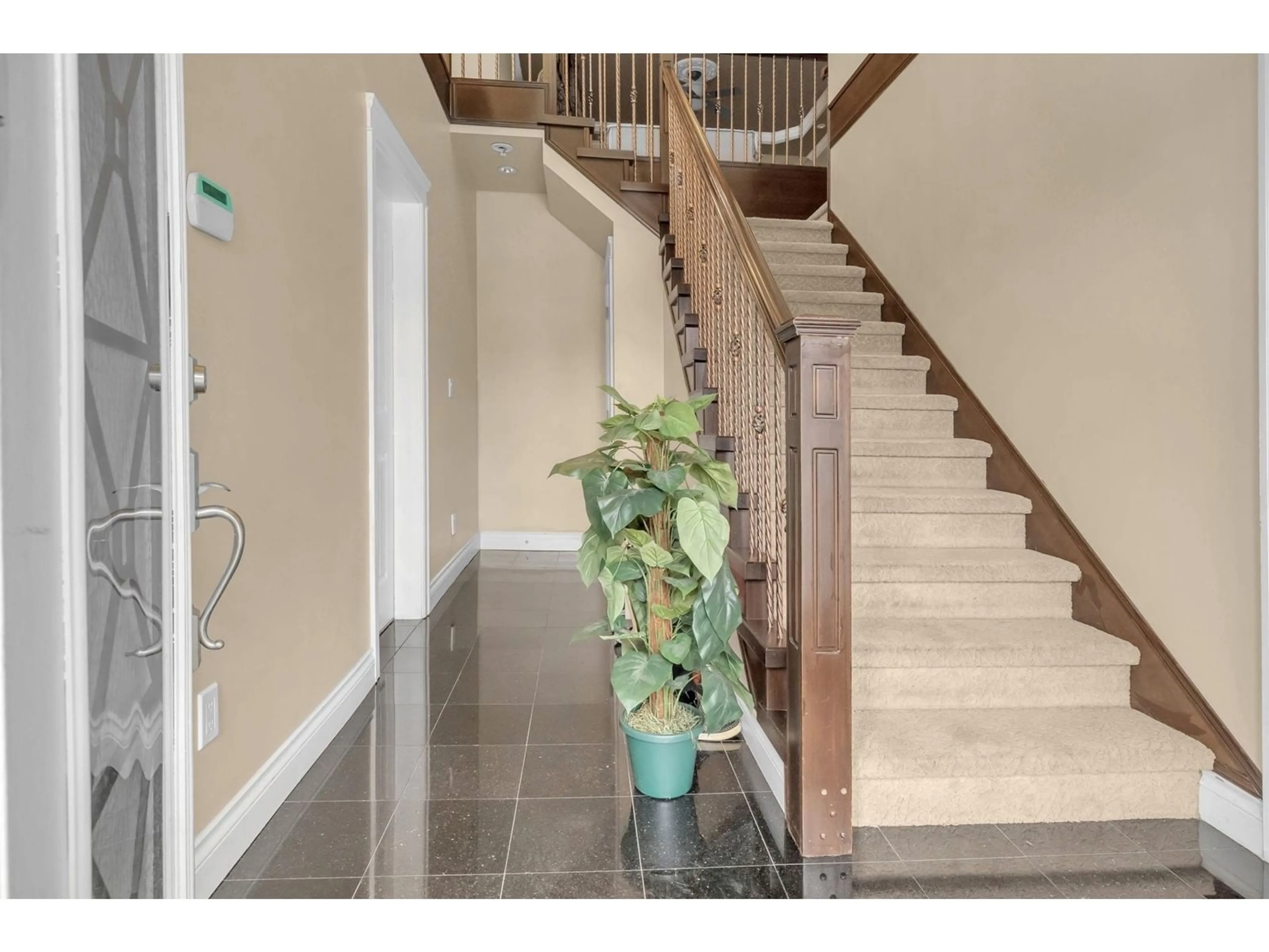 Indoor foyer for 12938 107, Surrey British Columbia V3T2E9