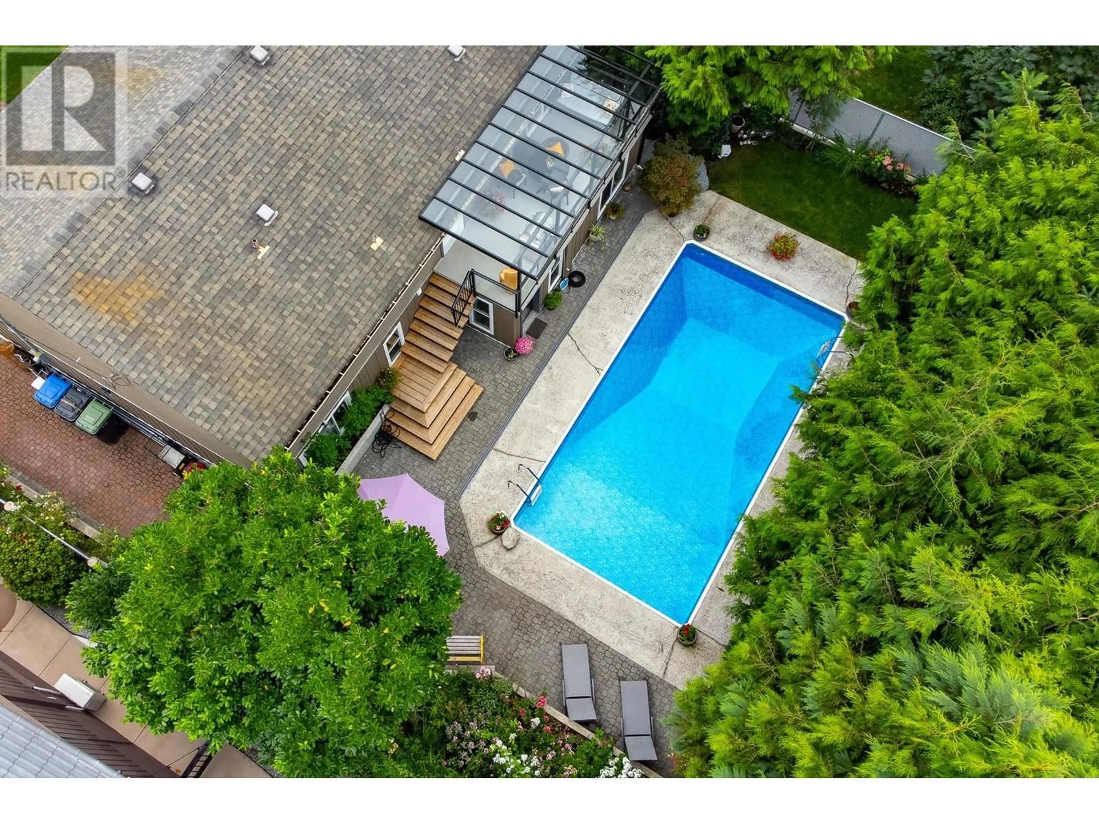 A pic from outside/outdoor area/front of a property/back of a property/a pic from drone, unknown for 3959 WOOD WAY, Port Coquitlam British Columbia V3B4B5