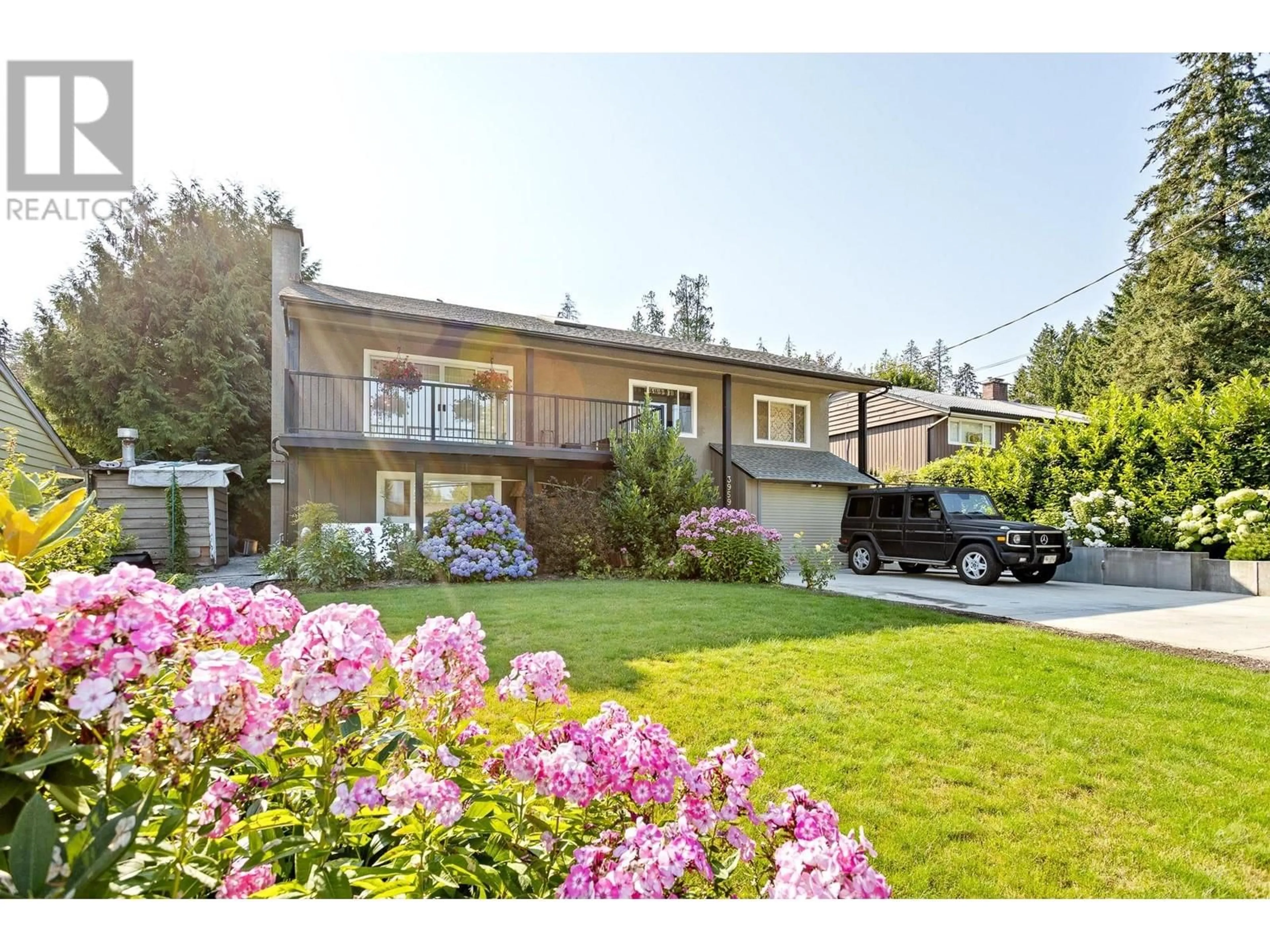 A pic from outside/outdoor area/front of a property/back of a property/a pic from drone, mountain view for 3959 WOOD WAY, Port Coquitlam British Columbia V3B4B5