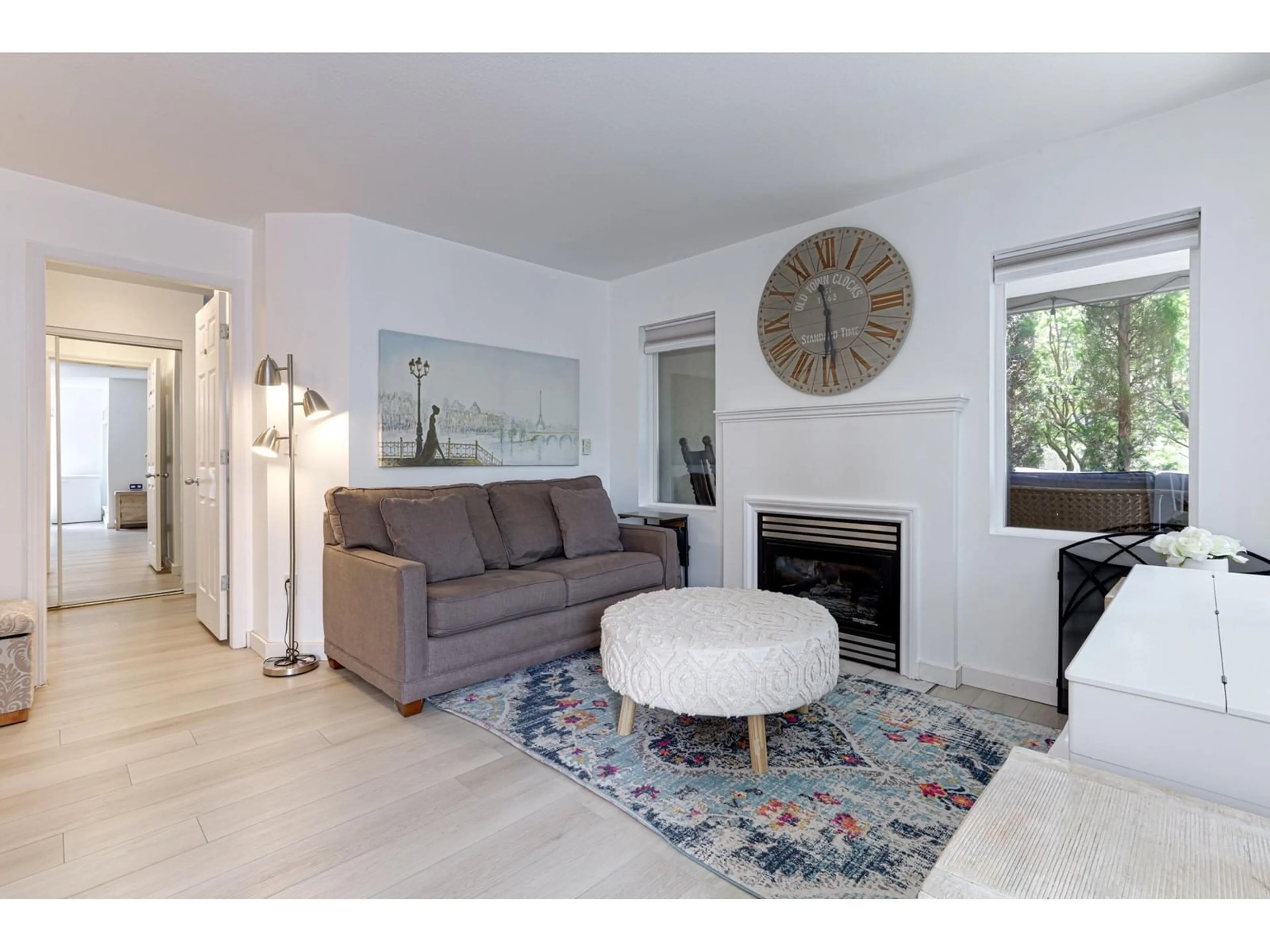 Living room with furniture, unknown for 203 - 6359 198, Langley British Columbia V2Y2E3