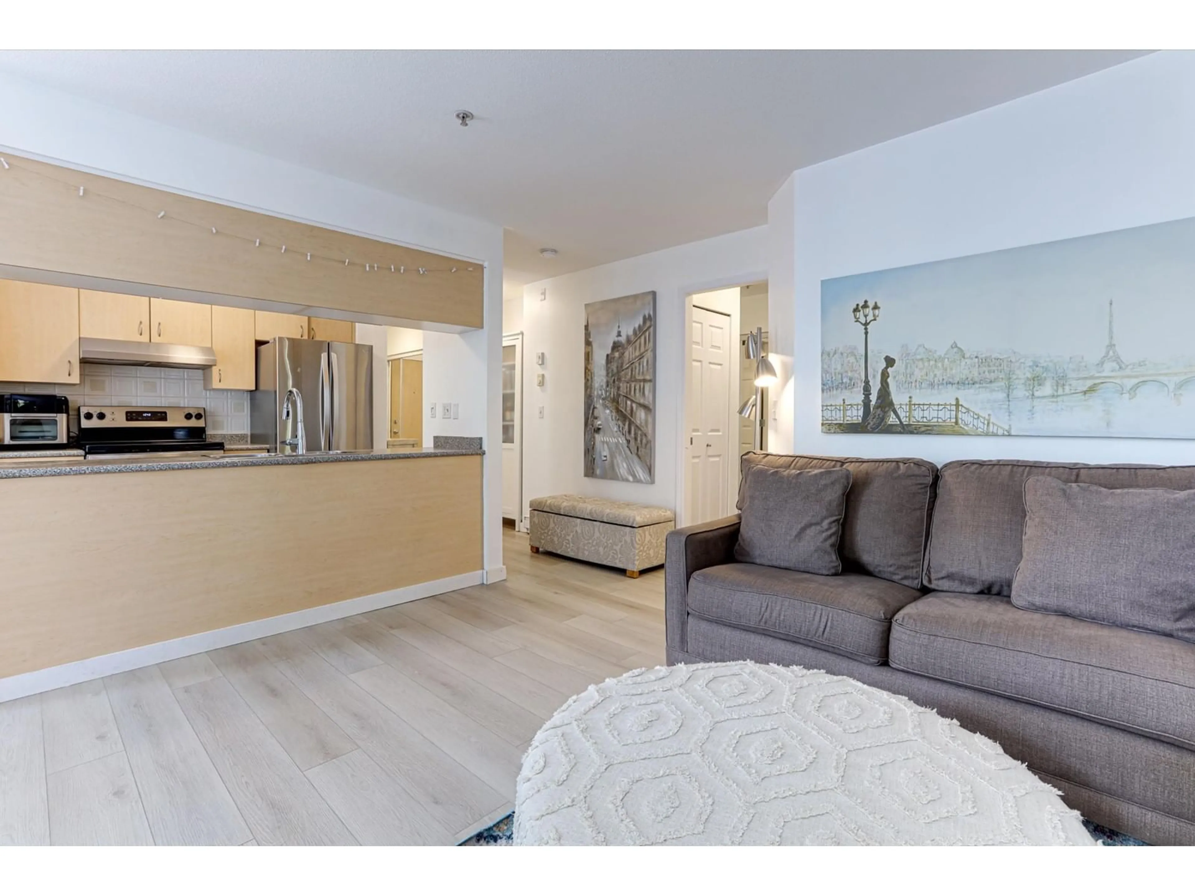Living room with furniture, unknown for 203 - 6359 198, Langley British Columbia V2Y2E3