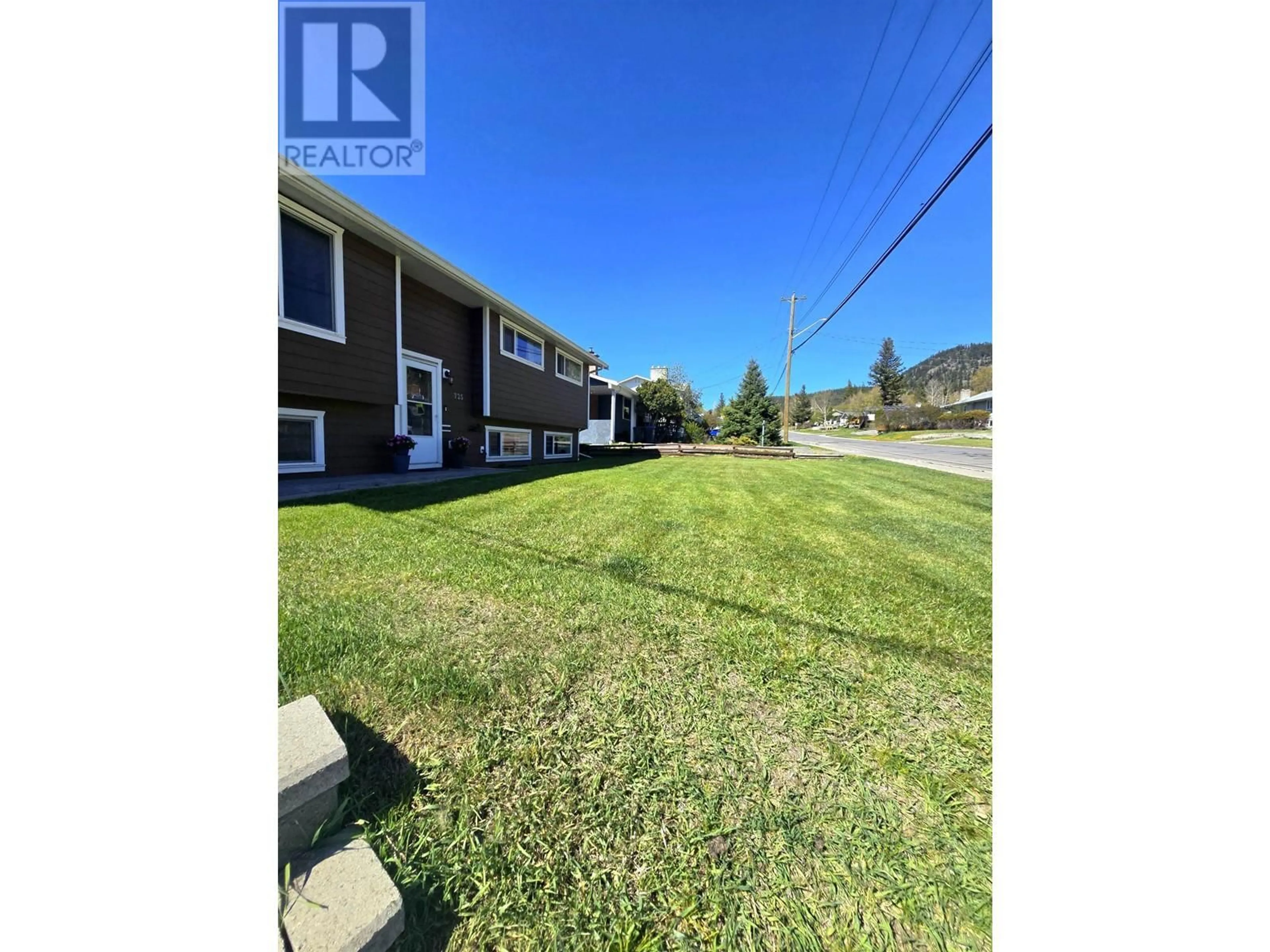 A pic from outside/outdoor area/front of a property/back of a property/a pic from drone, street for 725 PIGEON AVENUE, Williams Lake British Columbia V2G2B4
