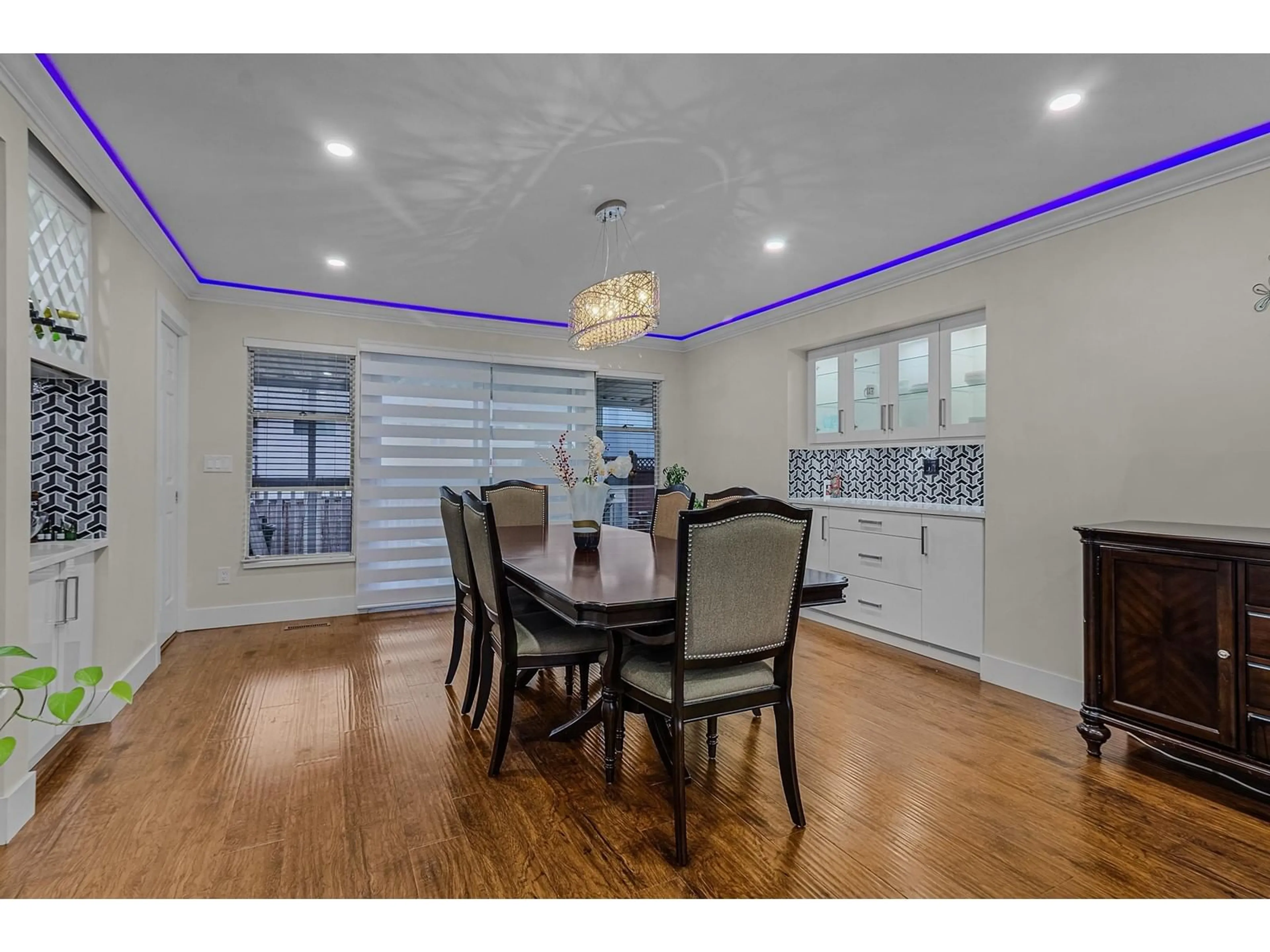 Dining room, wood/laminate floor for 32144 ASHCROFT, Abbotsford British Columbia V2T5C7