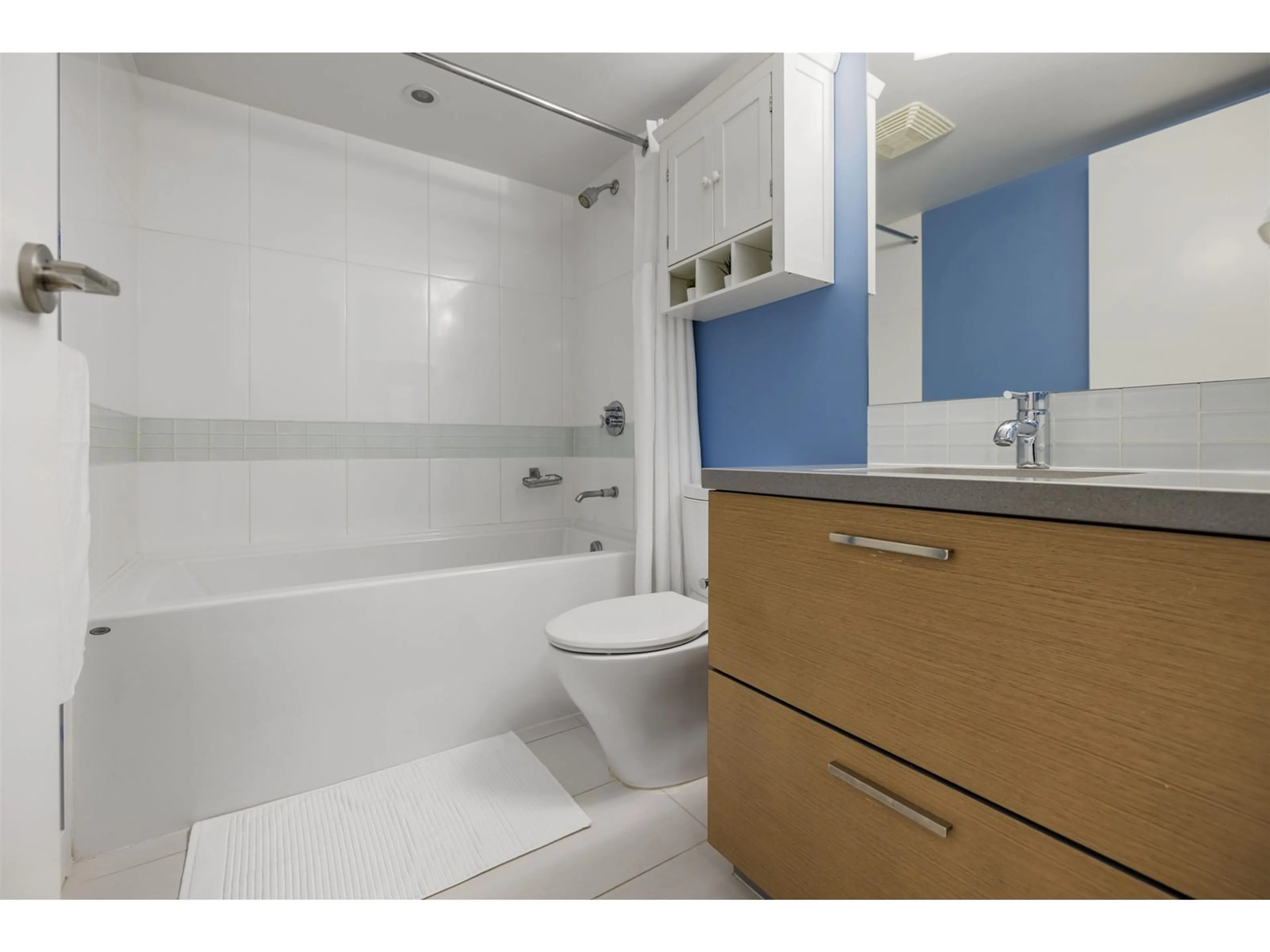 Standard bathroom, ceramic/tile floor for 803 - 13380 108, Surrey British Columbia V3T0E7